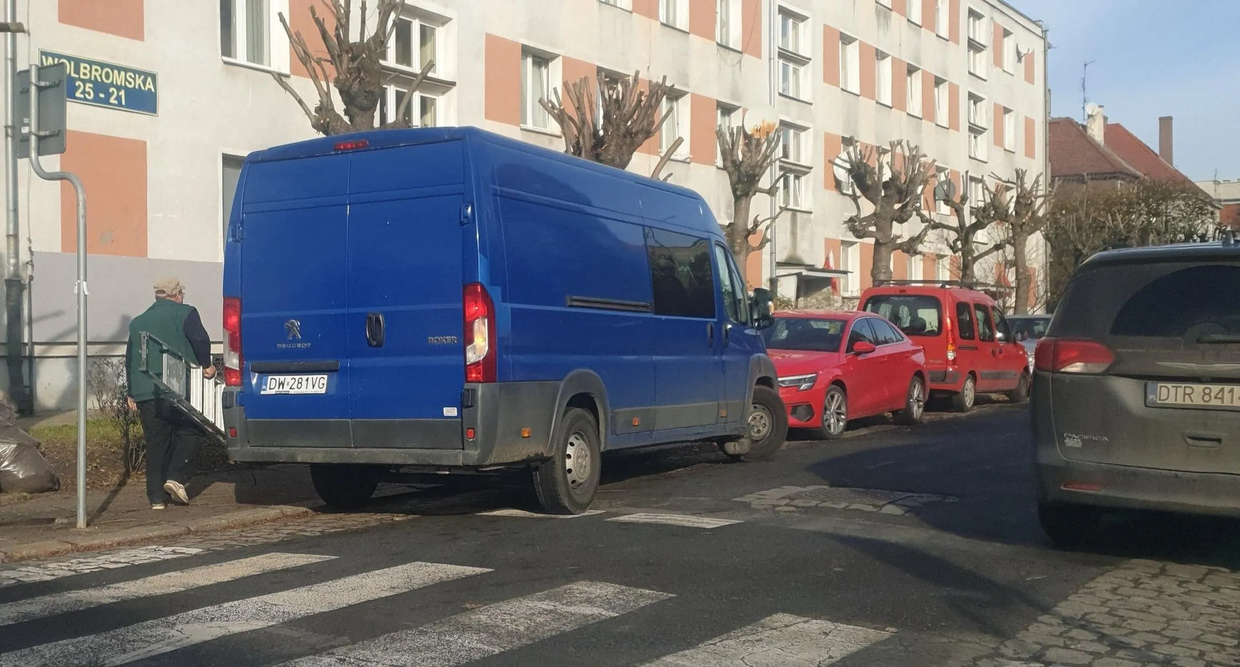 Busiarz nie zna kodeksu drogowego