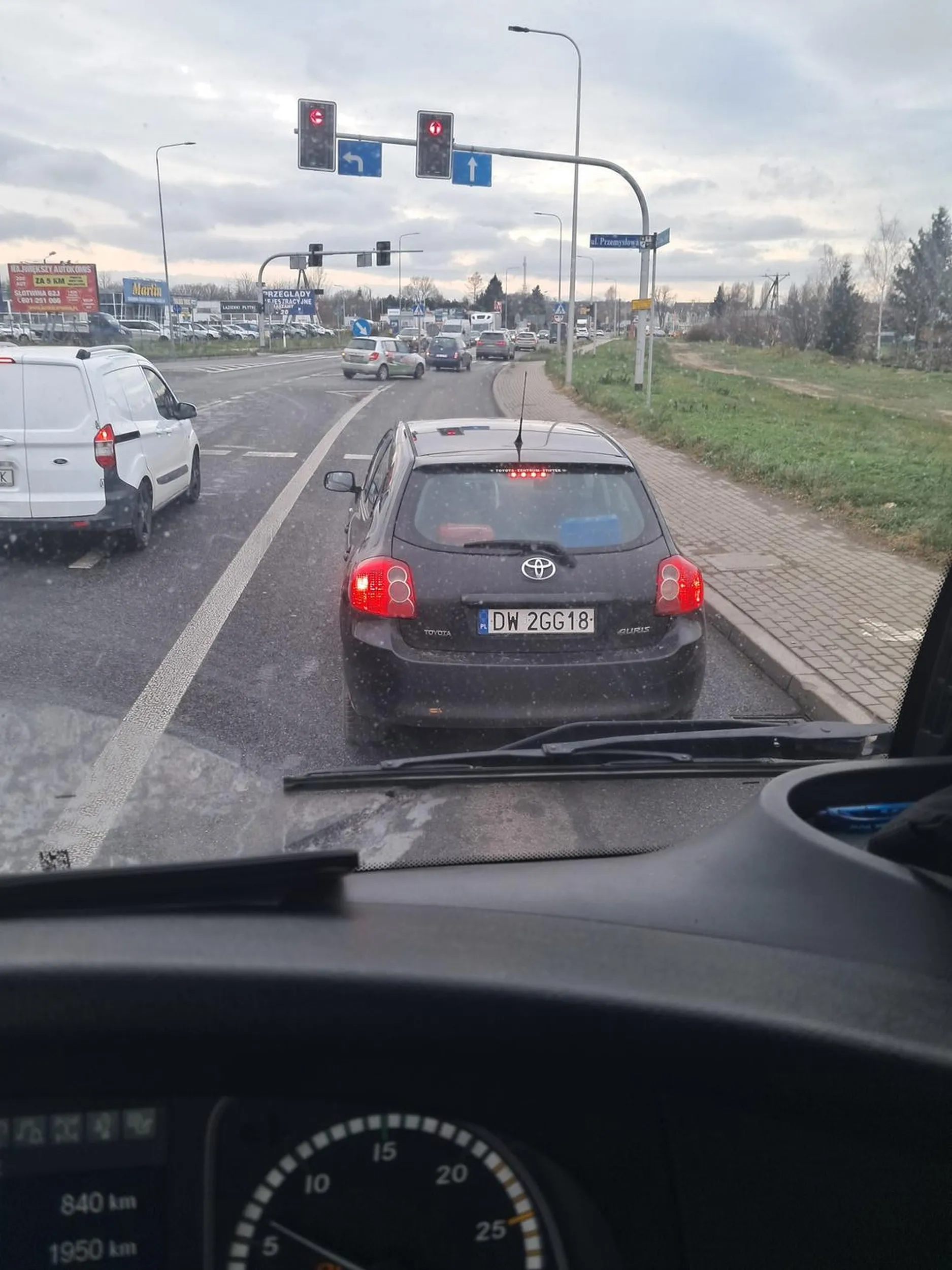 Ci0ta niedzielny muł jedzie jak pizd4