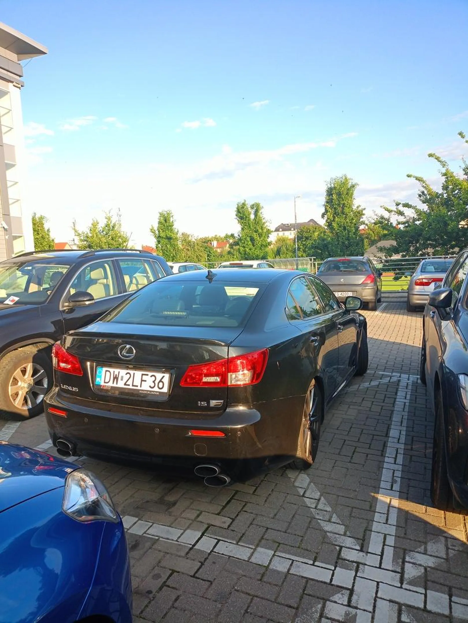 Ładny IS F sport. Przyciąga uwagę :)