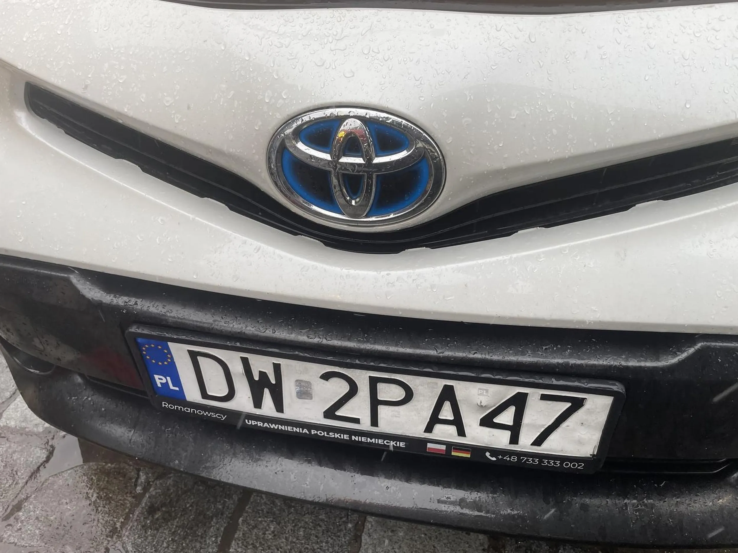 Kierowca( ryba taxi) wjechał w moje auto, z braku czasu umówiliśmy się na spokojnie na następny dzień się spotkać,  on zablokował  mój numer telefonu i się nie odzywa