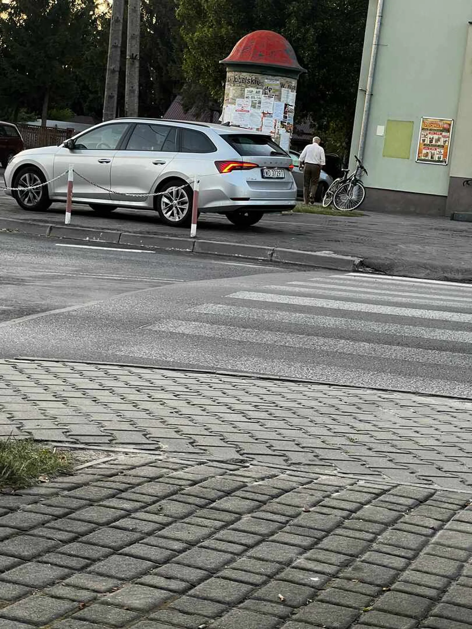 Panie kierowco. nie wydaje mi się że tutaj jest parking ;) Pozdrawiam.