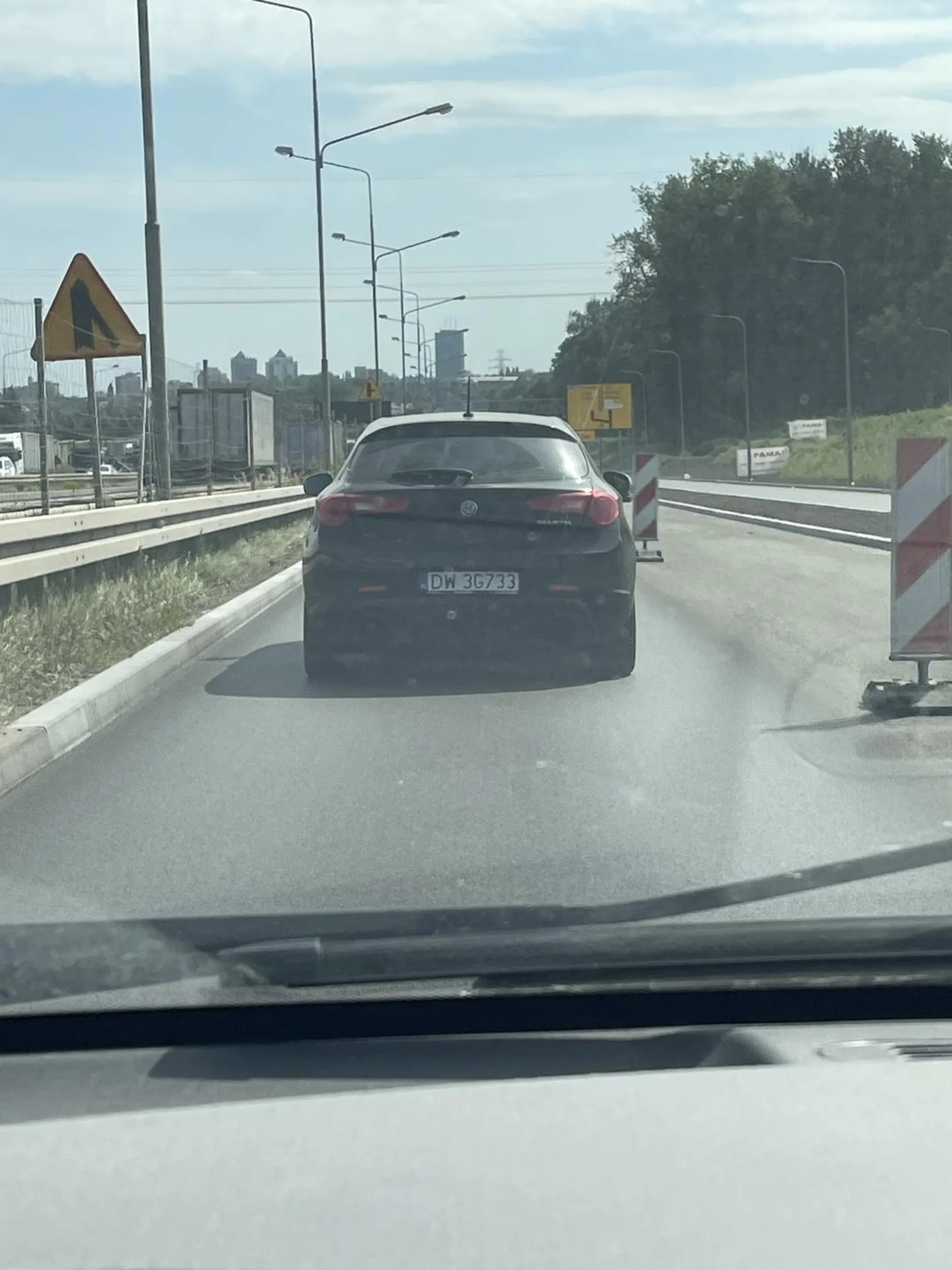 Naucz się jeździć babo ,na środku drogi hamuje