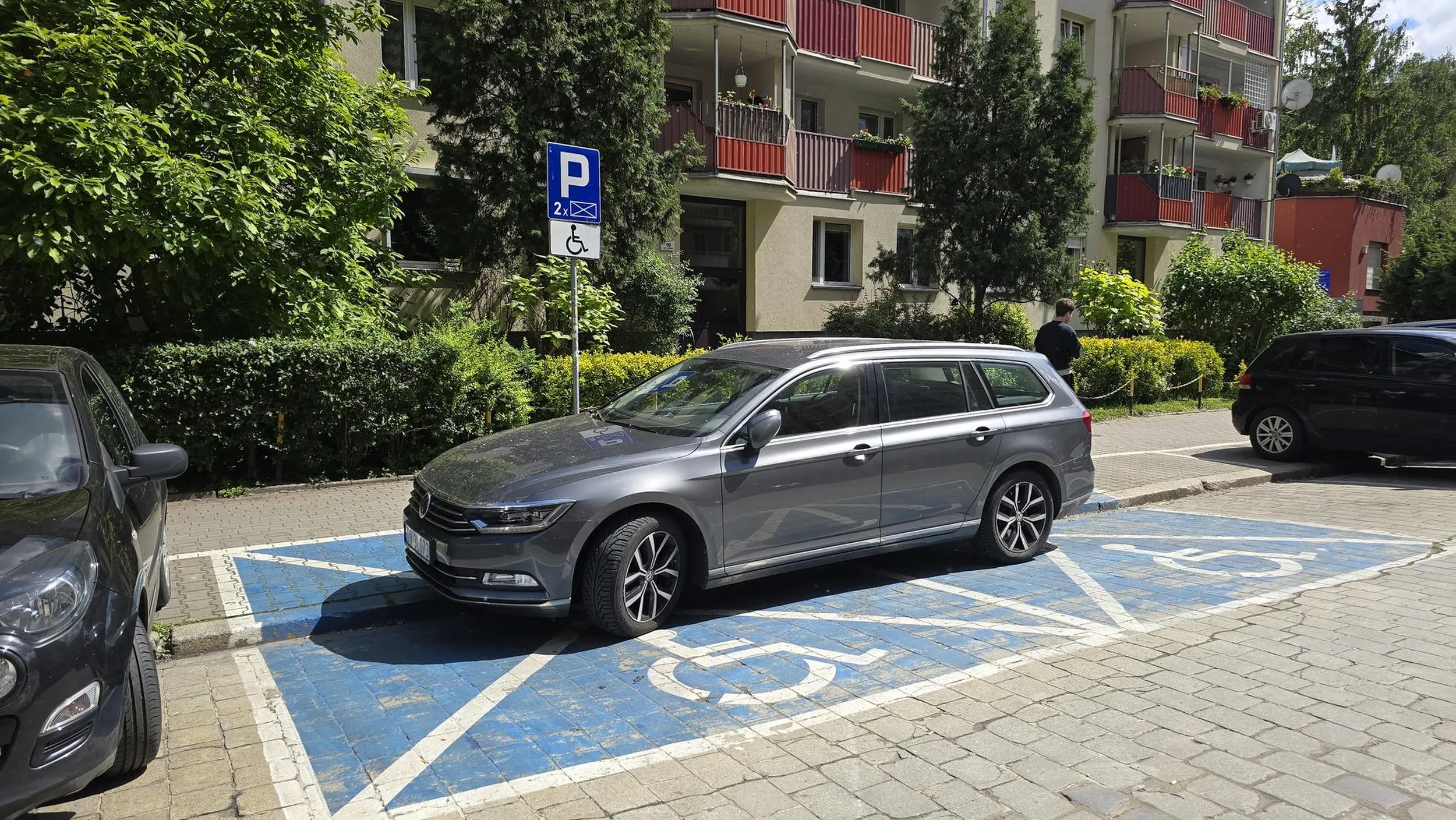 Pamiętaj o plakietce za szybą, bo będziesz musiał na SM jeździć.