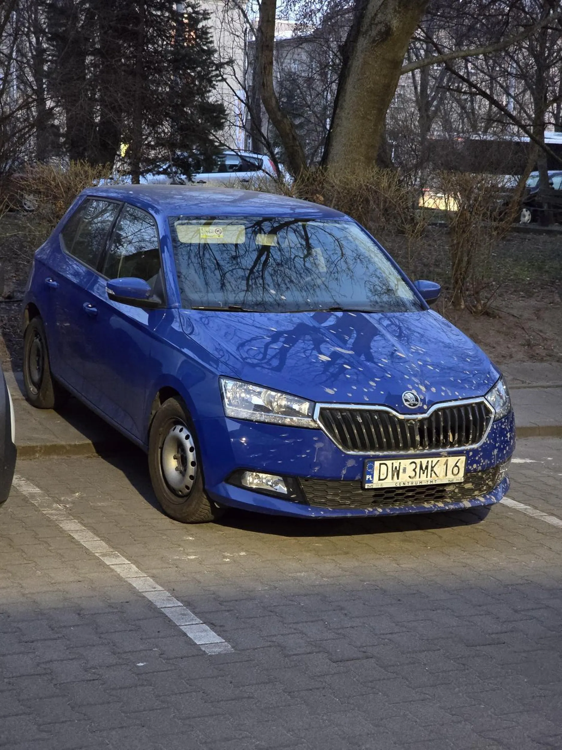 obija auta na parkingach