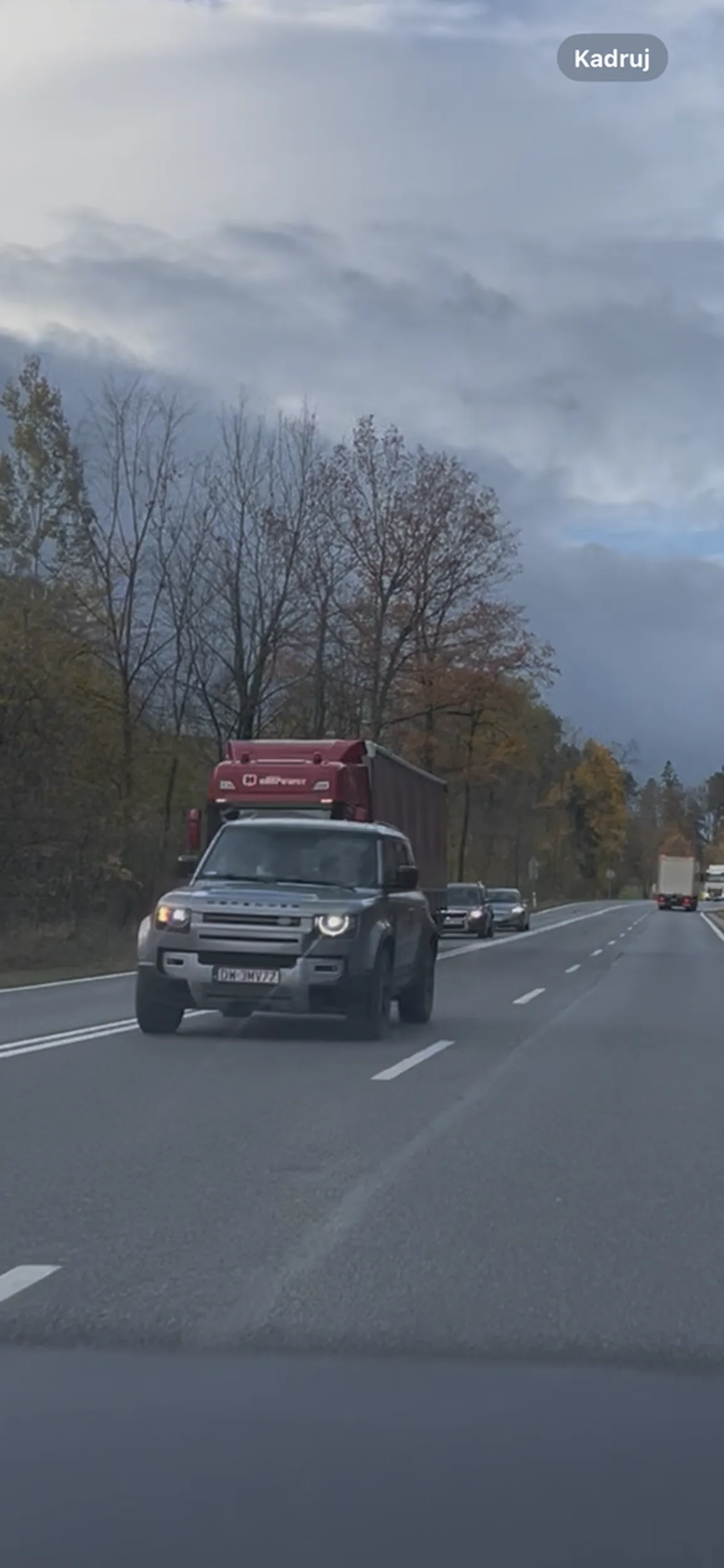 Podwójna ciągła się kłania.