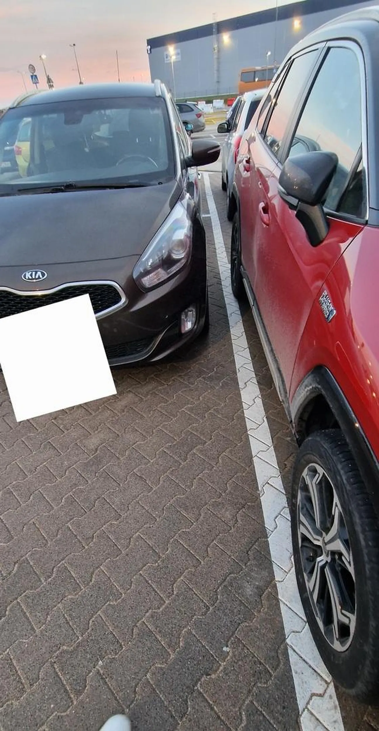 Świetne parkowanie.. Fajnie, że wyszedłeś/wyszłaś swobodnie, ale pomyśl o innych..