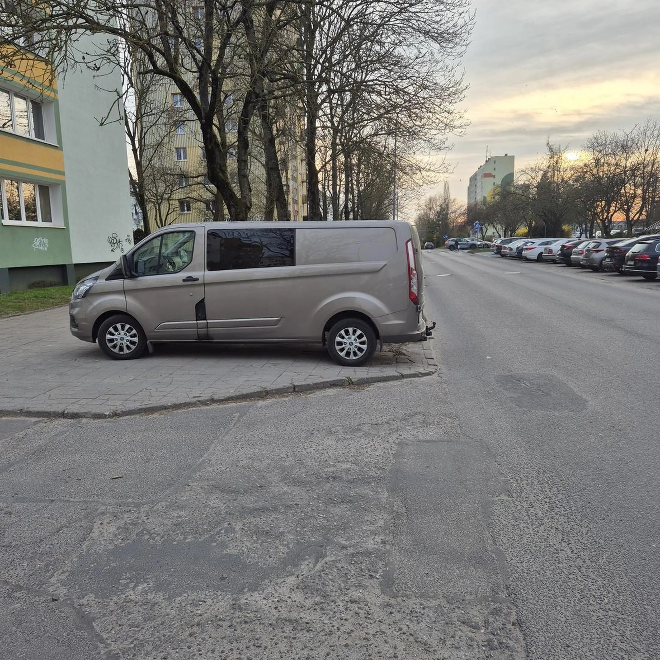 Co trzeba mieć w głowie, żeby tak zaparkować auto? Myślenie nie boli!