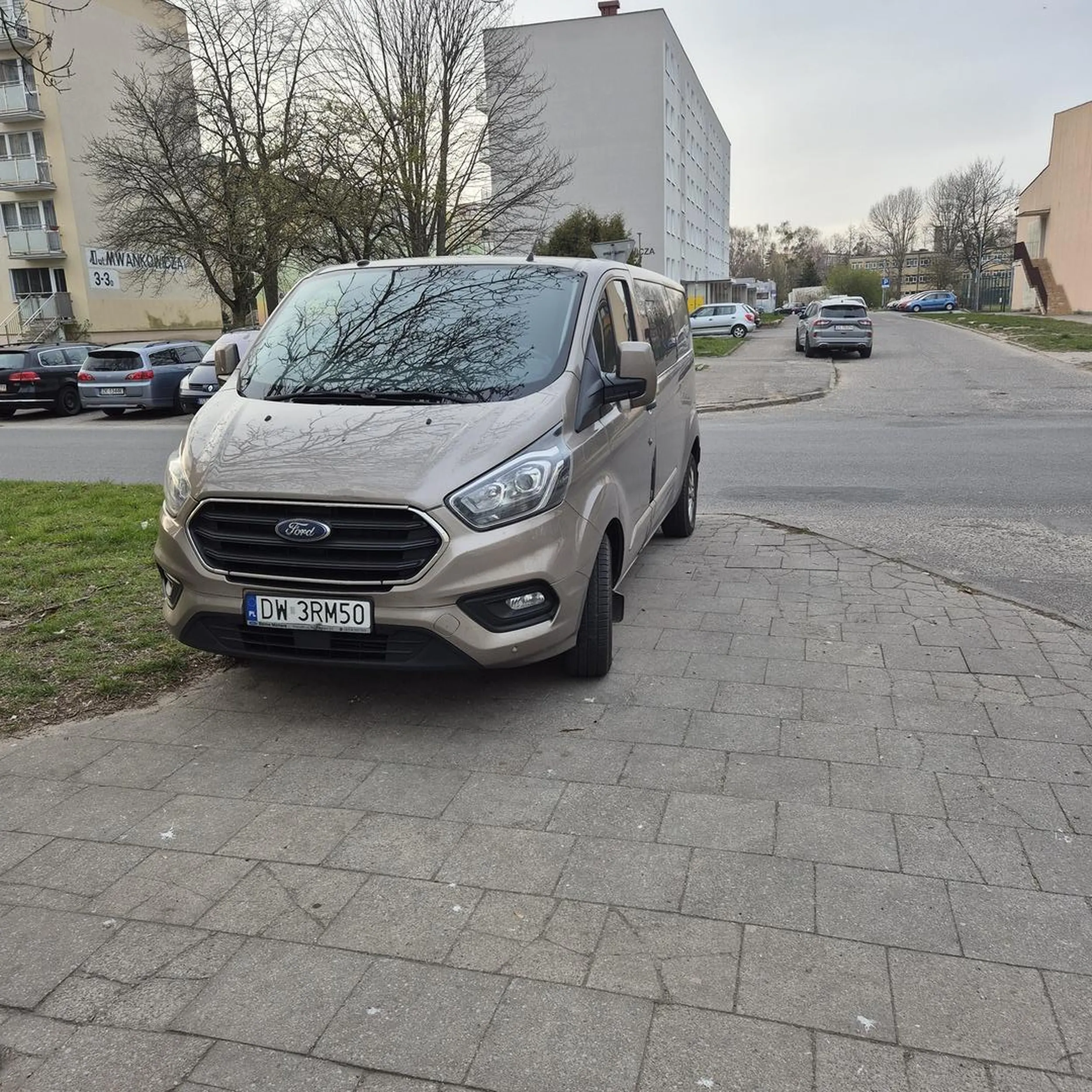 Co trzeba mieć w głowie, żeby tak zaparkować auto? Myślenie nie boli!