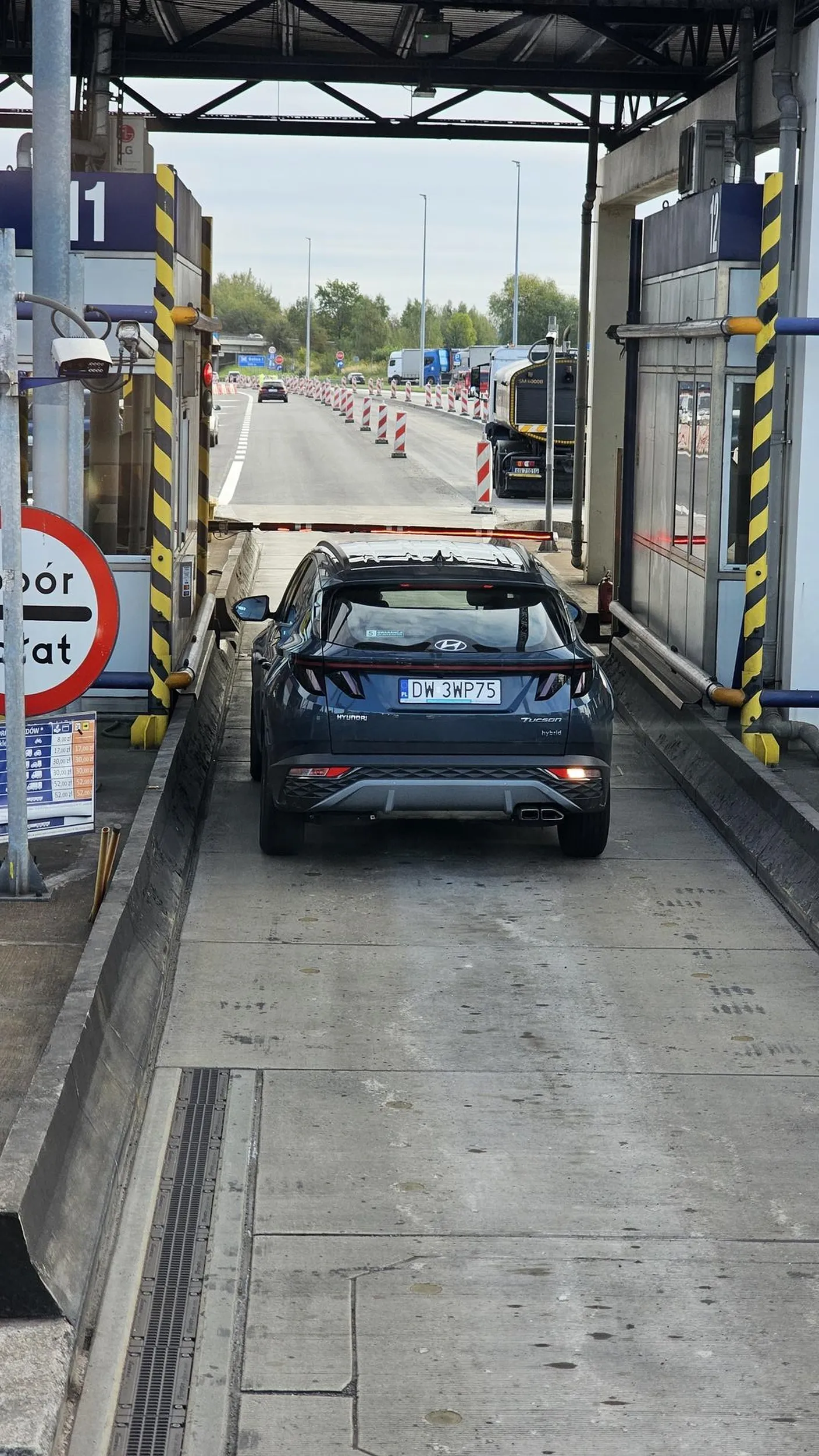 Środkowy palec w stosunku do drugiego kierowcy Może cię bardzo dużo kosztować.