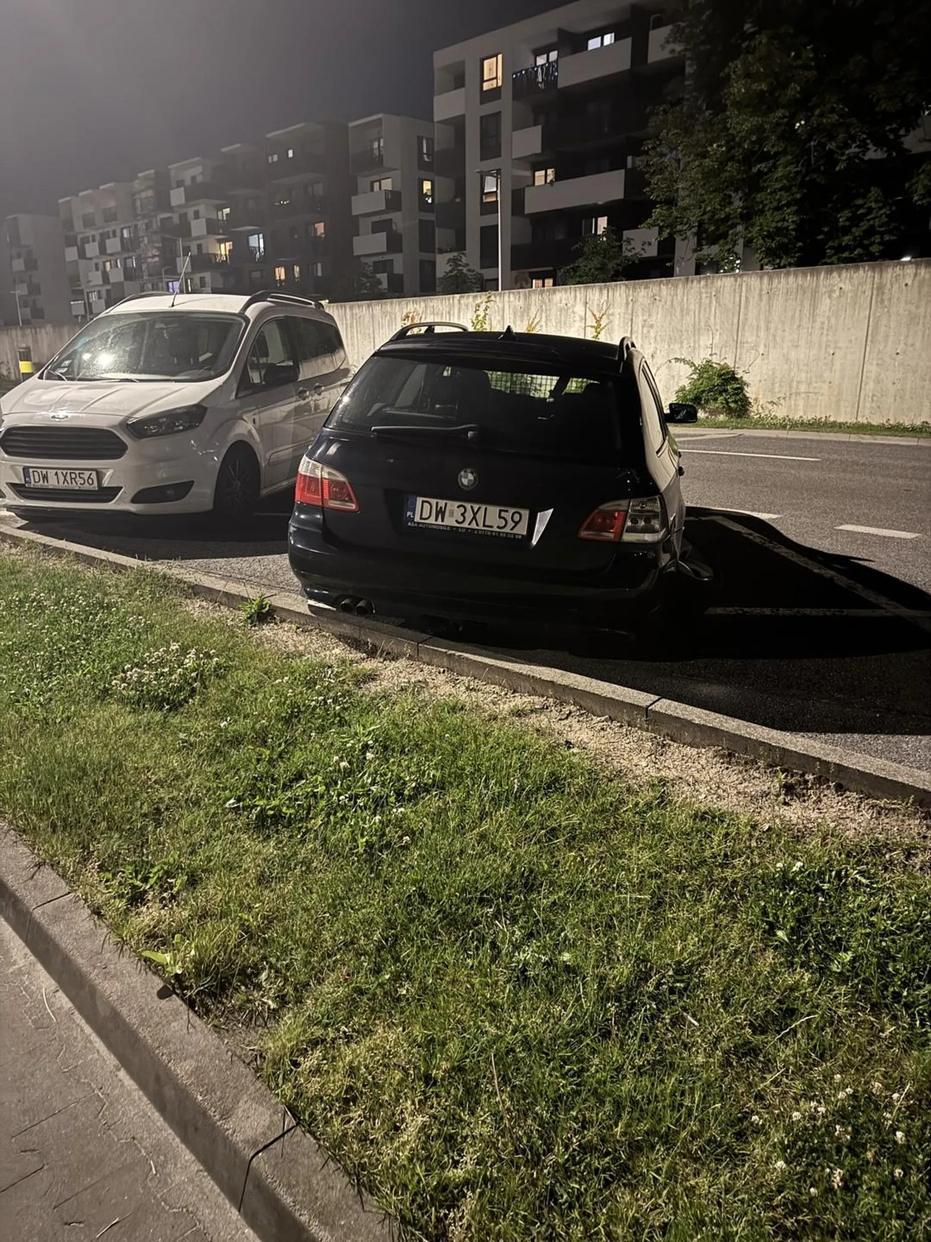 Latał bokiem na rodzie jakiś dzieciak i mu koło poszło bokiem :) kurtyny i poduszki wystrzeliły aż się prawie posikałem ze śmiechu jak płakał przy tym złomie