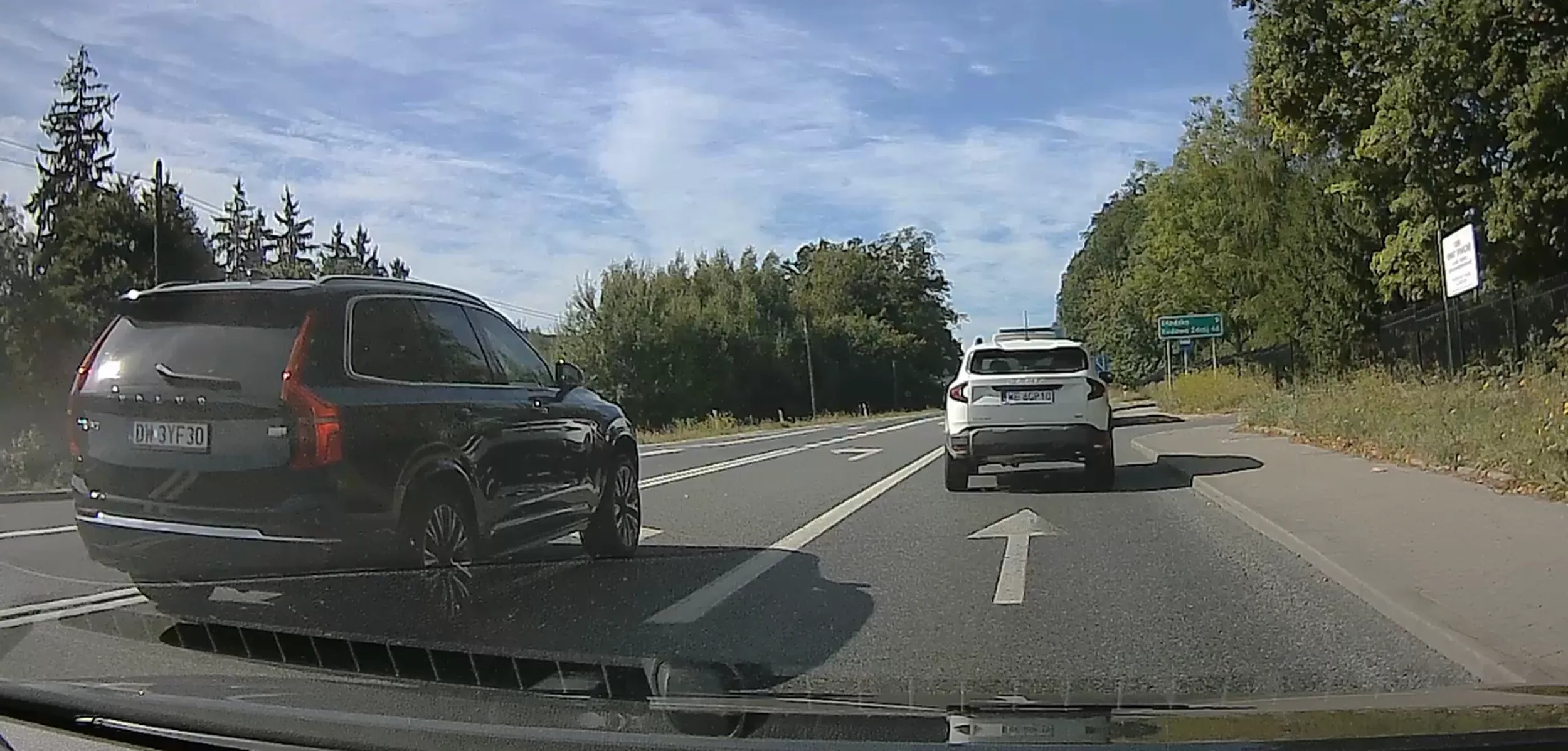 Wyprzedzanie na podwojnej ciaglej, pasie do skretu z przeciwnego kierunku i po wyspie.