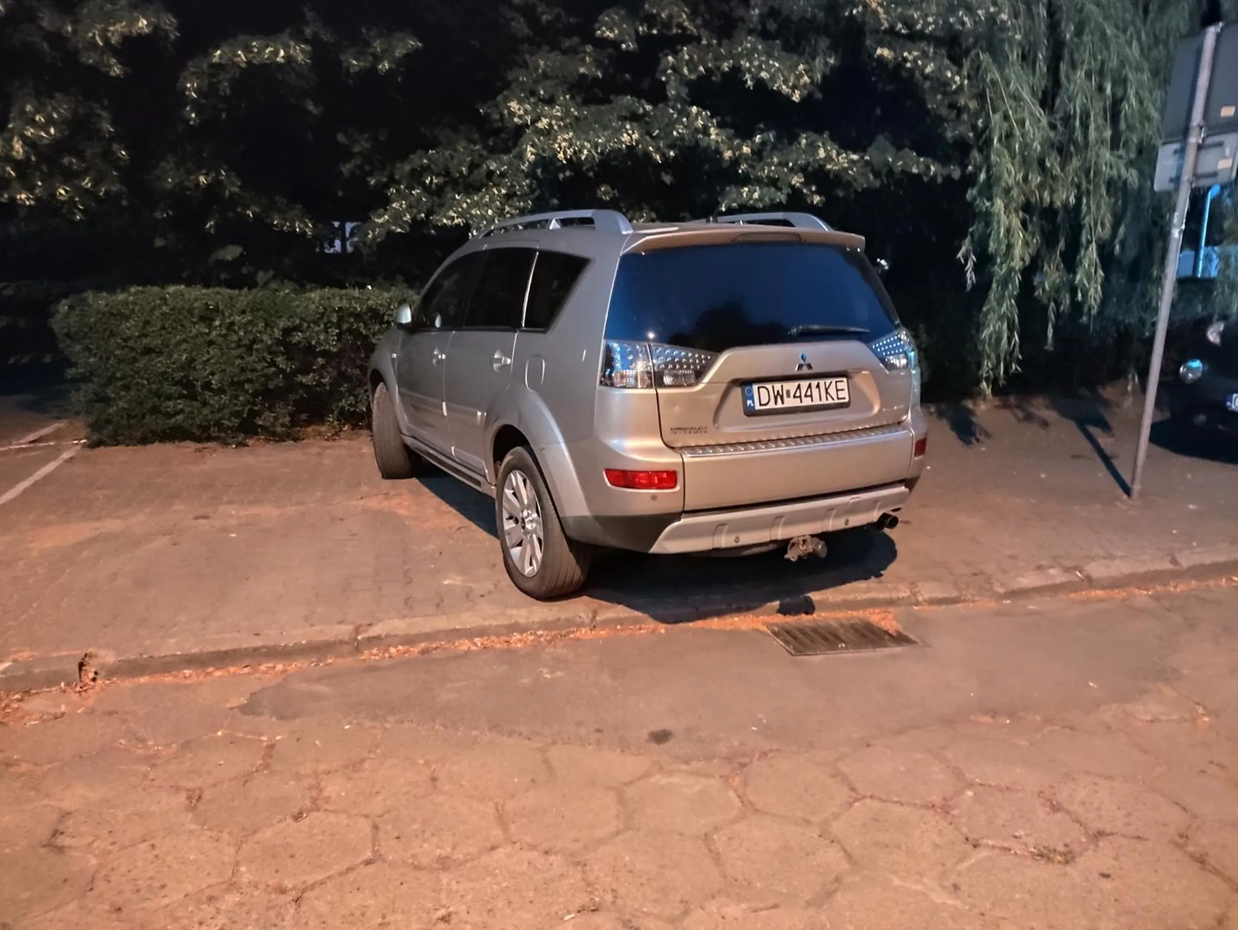 Nie wiem czym się parkujący kierował.