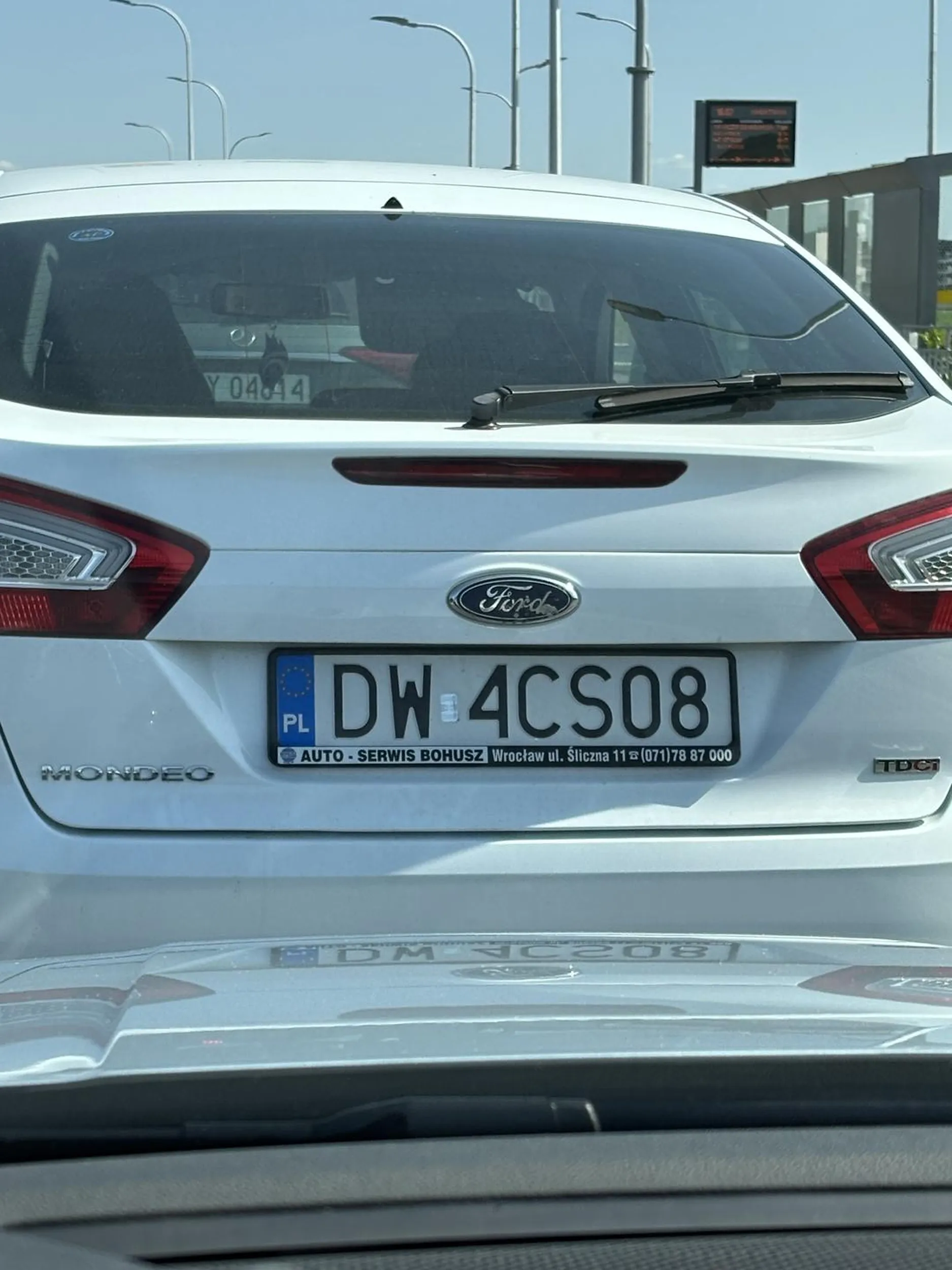 Baba ścina pasy na rondzie !!! Zajeżdża drogę Wrocław - Jagodno