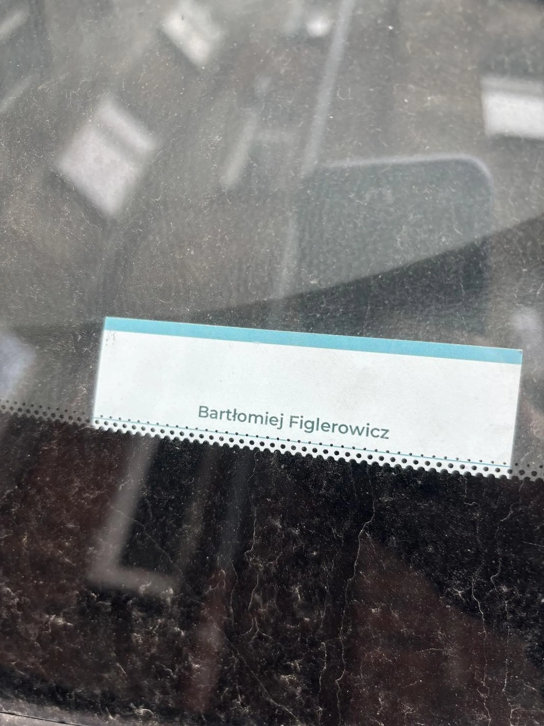 Gratuluję Bartłomiej Figlerowicz zastawienia bramy wejściowej do budynku ! Fajnie że wizytówkę zostawiasz !