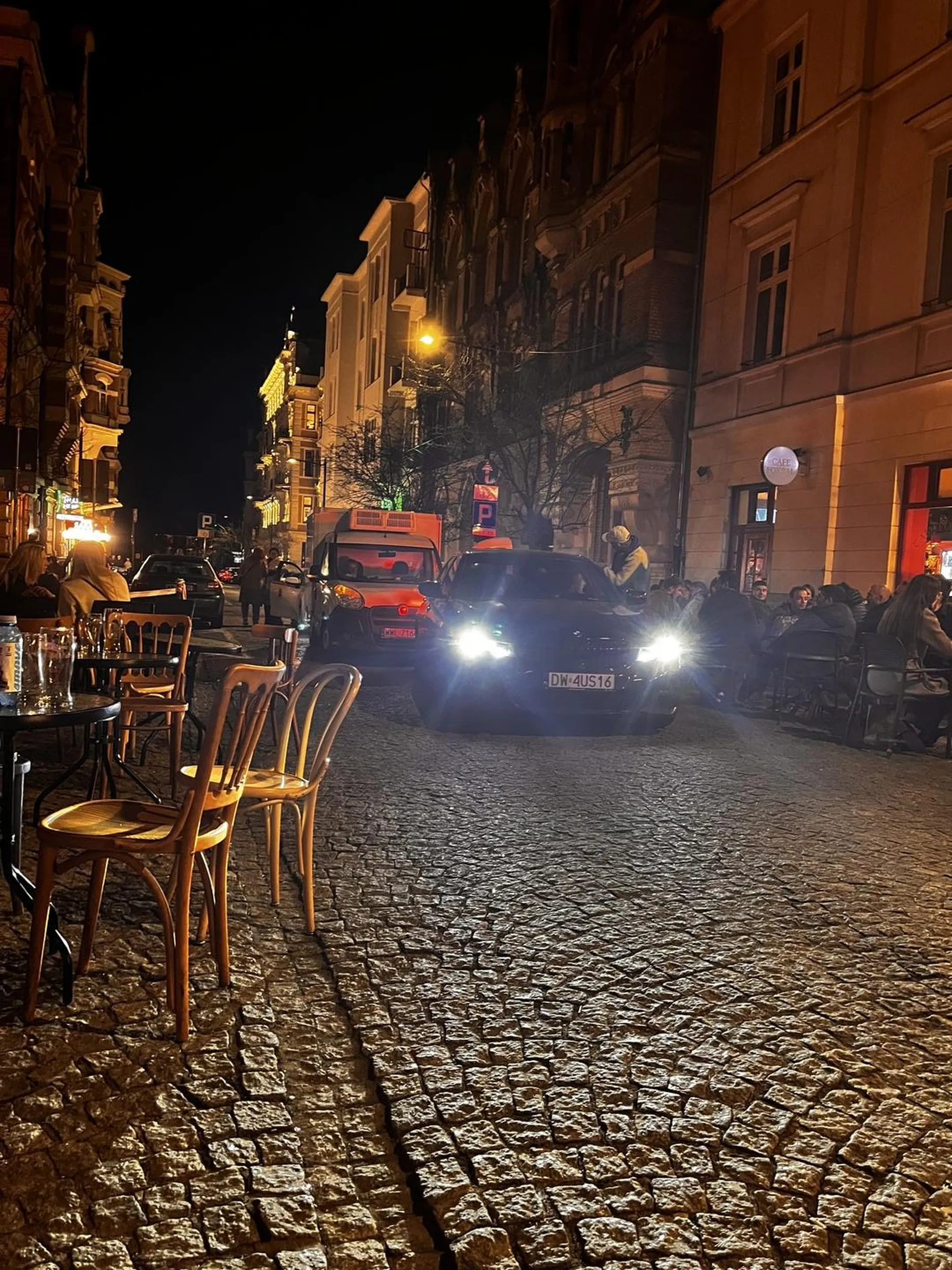 Mistrz wsteka, na prostej wycofujac przyjebal w fiata doblo, no geniusz