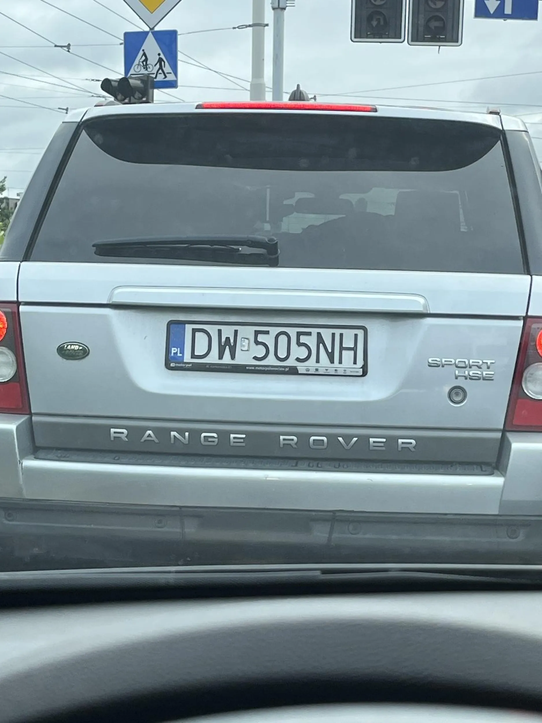 Bardzo nie umiejący jeździć kierowca złomu