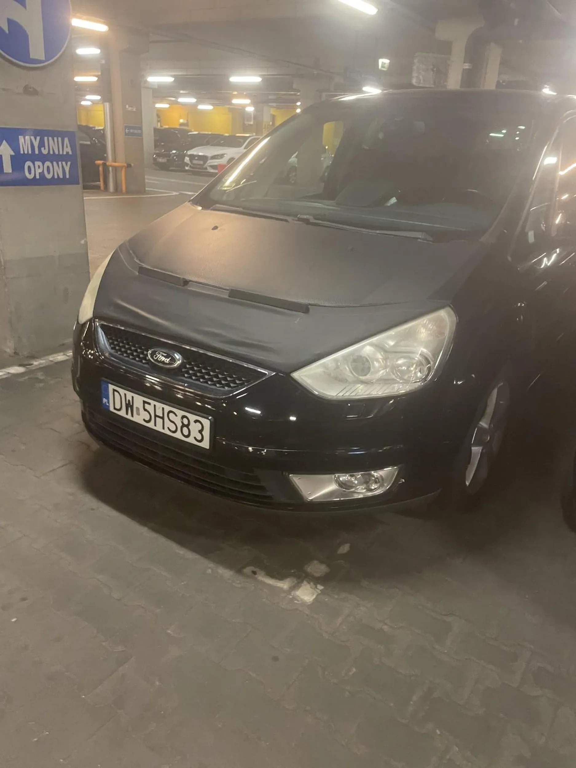 Naucz się parkować a nie stajesz na dwóch miejscach parkingowych parapecie