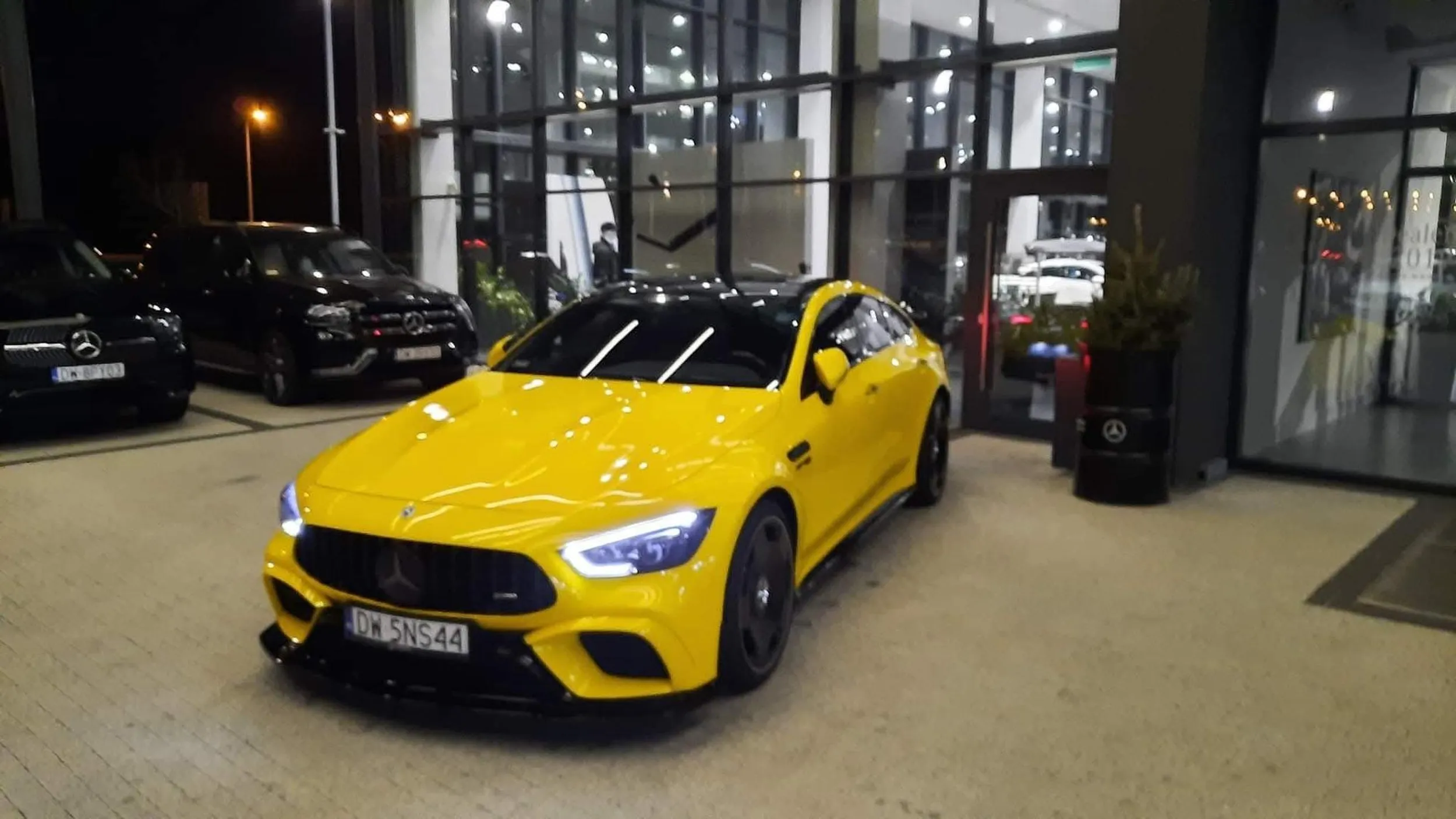 Widziany po Wróbel grupa Mercedes Wrocław