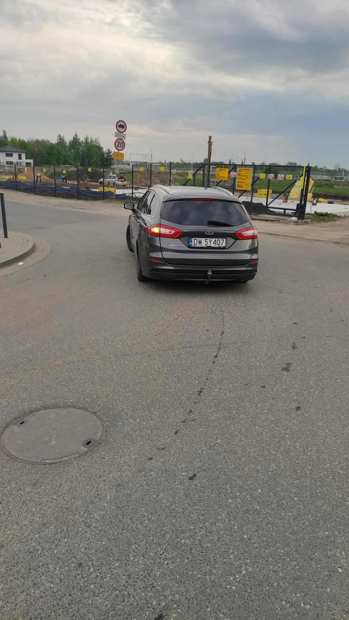 Przejście sugerowane jak działa wiem, ale żeby prawie przejechać ojca z dzieckiem na wózku to trzeba mieć sufit do naprawy...