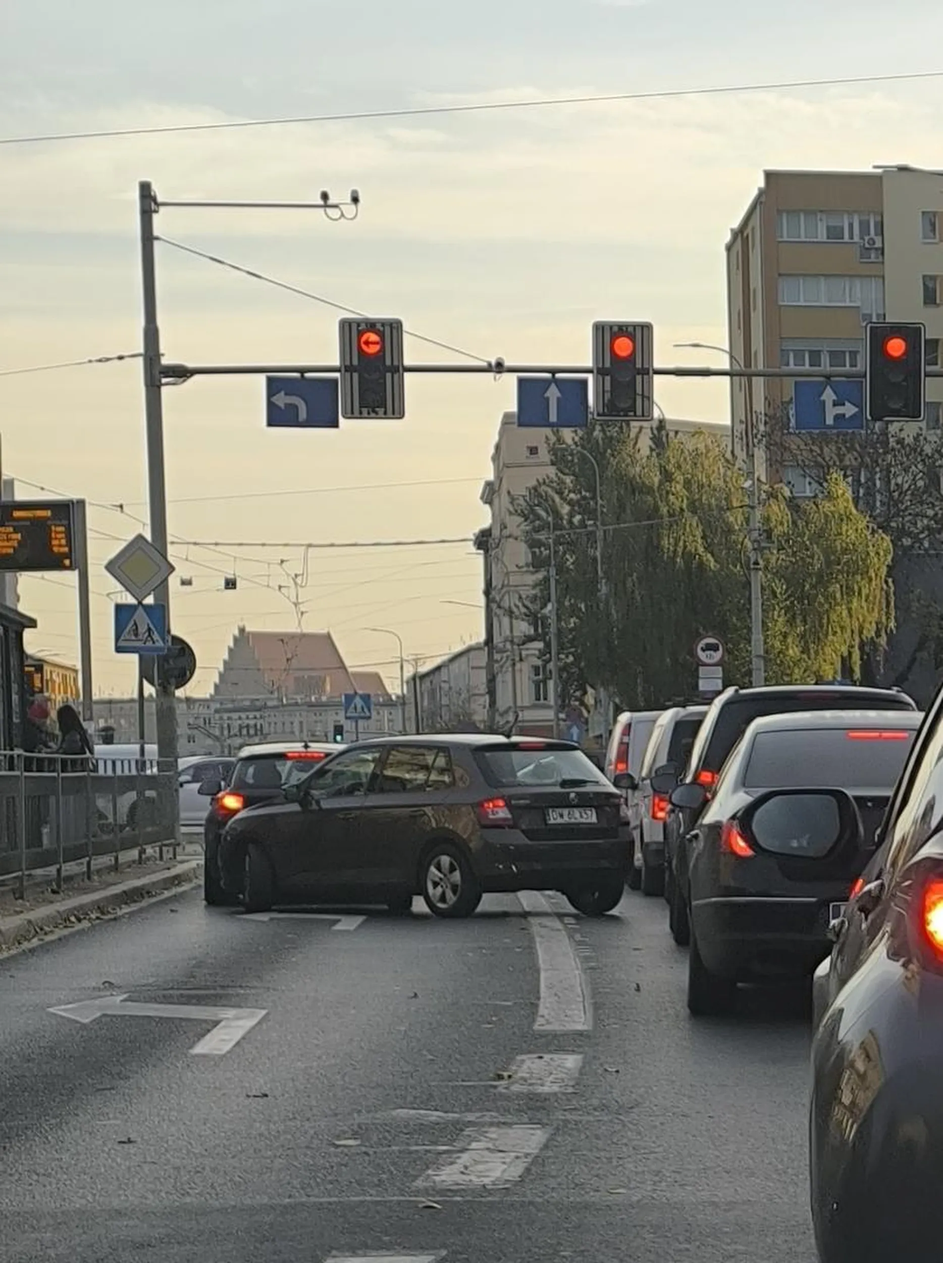 Zdjęcie mówi samo za siebie, być z Wrocławia i odwalać coś takiego na skrzyżowaniu na Grabiszyńskiej to trzeba być udanym.