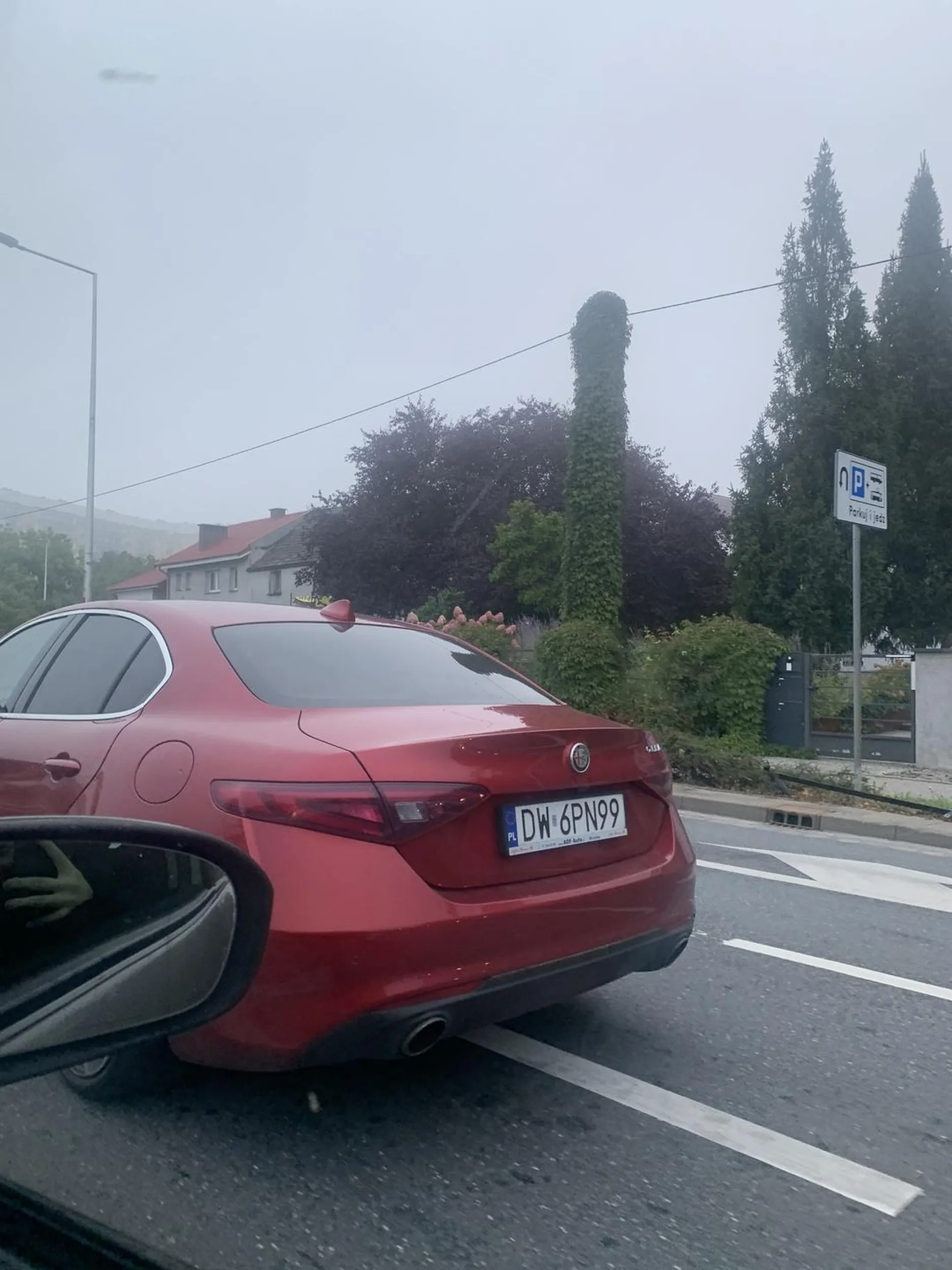 nie przepuszcza na lewy pas, nie chciał zjechać.