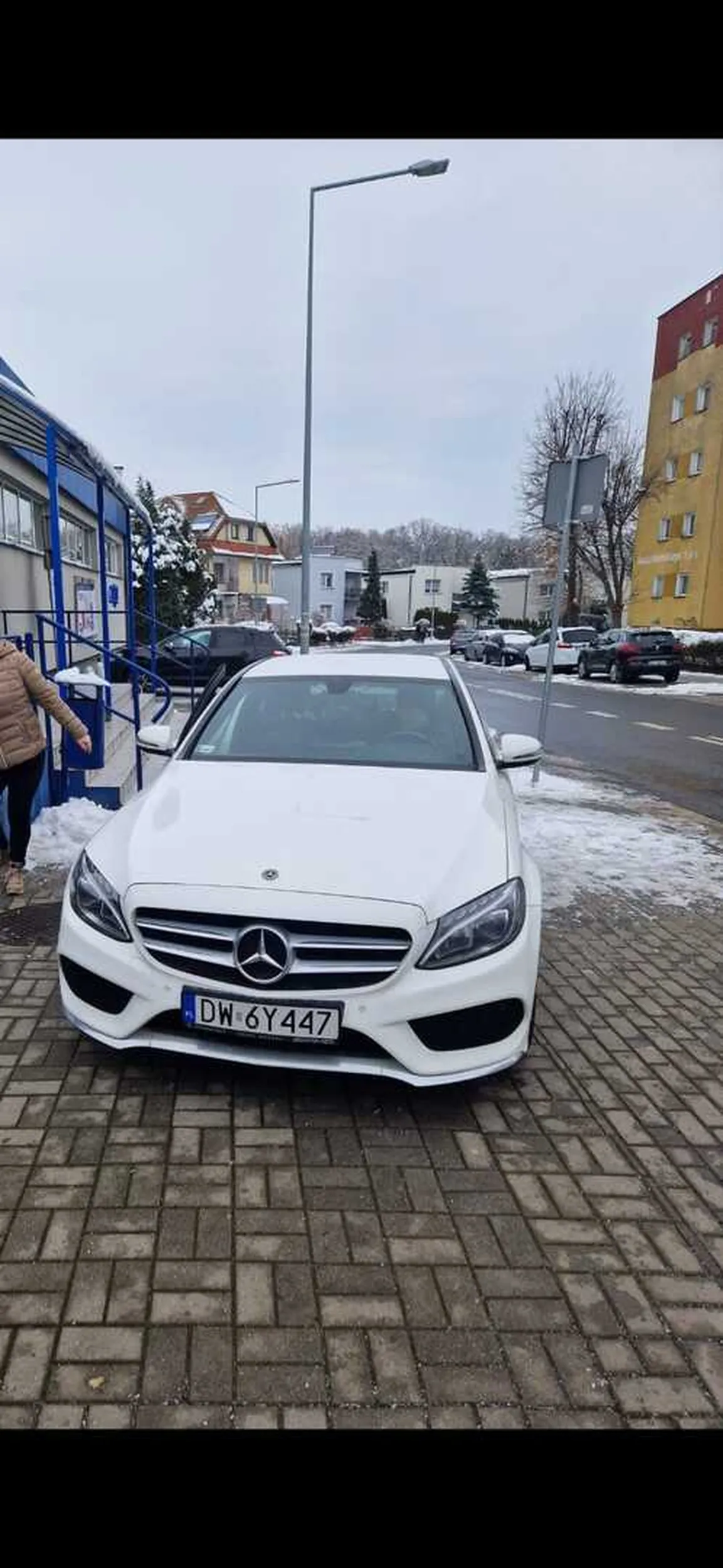 Cham jeszcze się awanturował i startował z rękami do przechodnia jak mu tamten zwrócił uwagę...