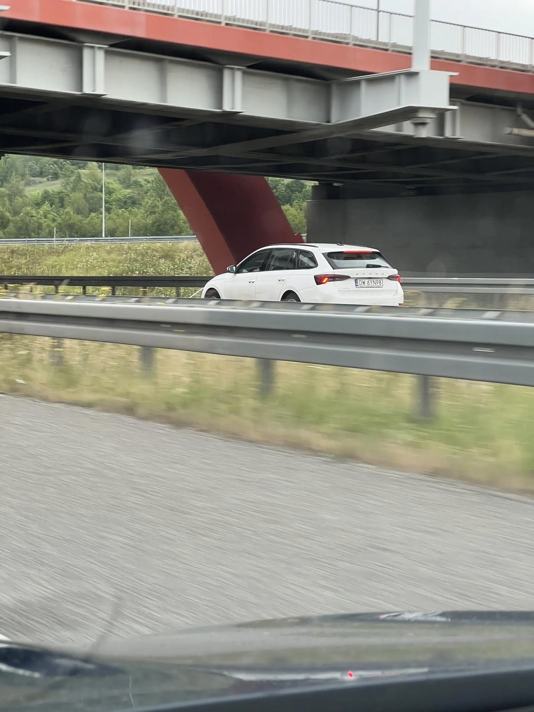 Zajechał mi pas ruchu, wychamowal przed maską, prawie doprowadził do kolizji. Wszystko na A1.