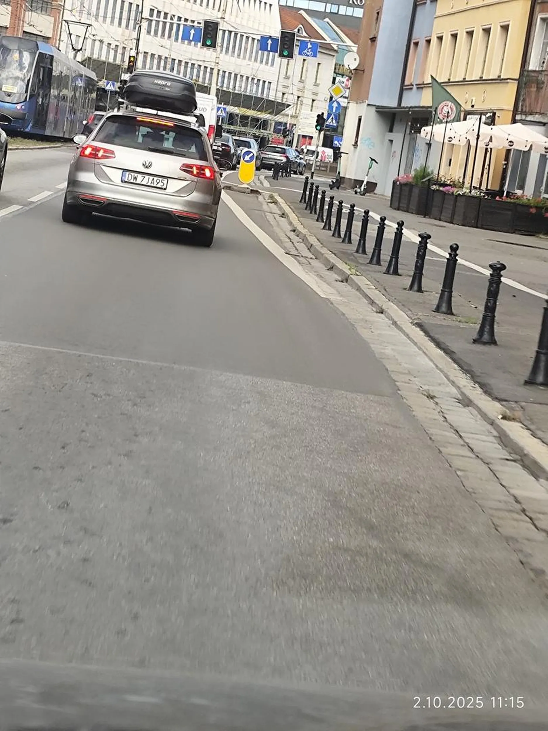 Jeździ facet zajeżdża ludziom drogę i fakersy pokazuję. Mam nadzieję że trafisz na kogoś kto nauczy cię jeździć