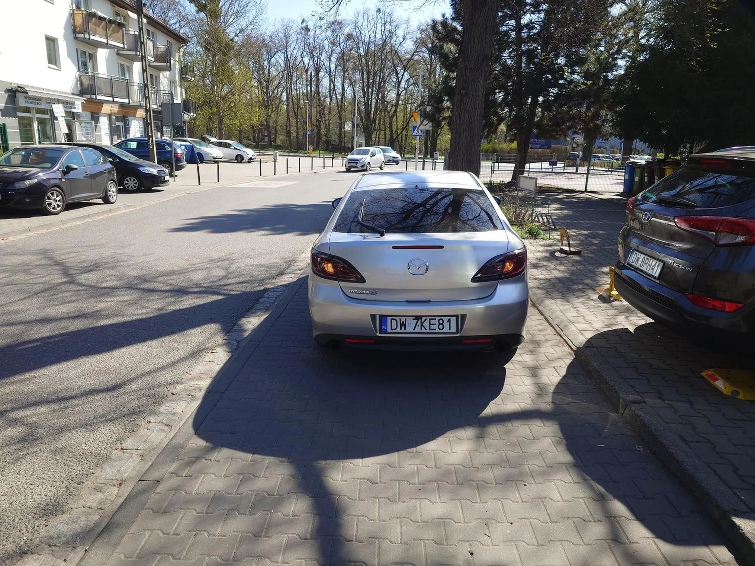 Zablokował cały chodnik