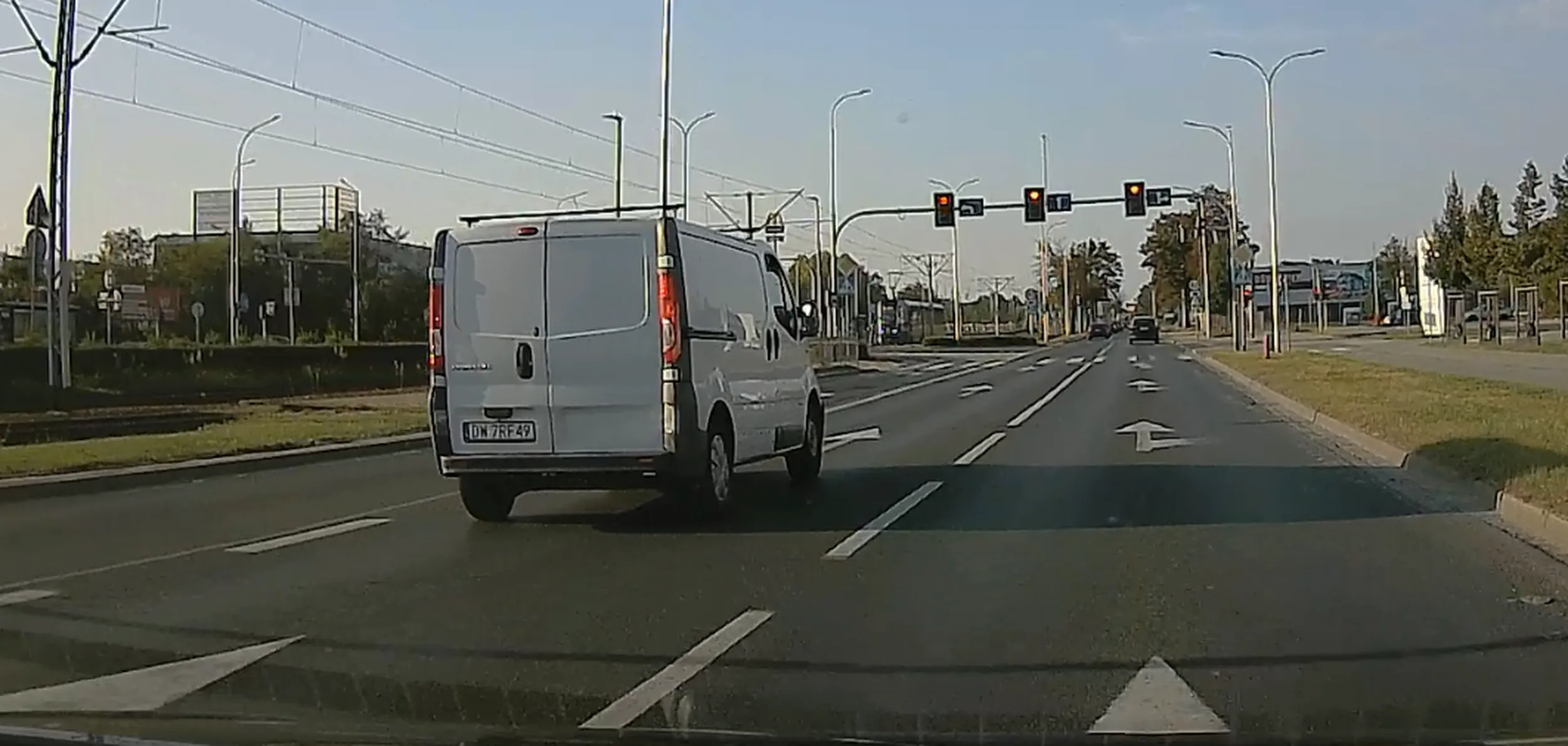 Przejazd na 3sekundowym czerwonym na pelnym gazie.