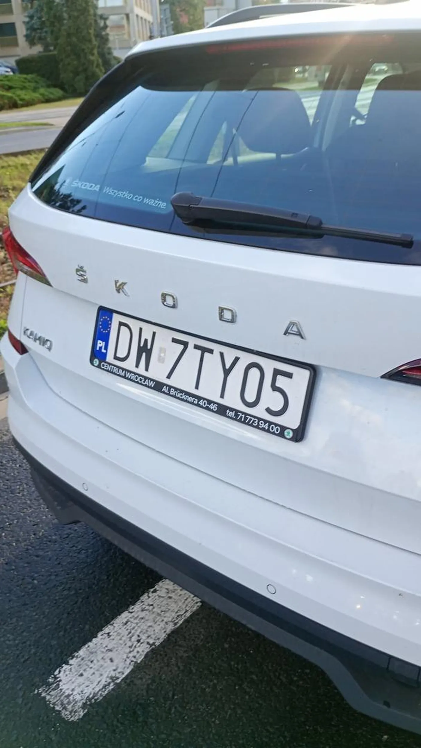 DW7Ty05 Puściłam pana na pasach,był rowerem a ten komunista stary zaczął trąbić i wyzywać mnie. Agresywny człowiek. A w samochodzie miałam 6latka!