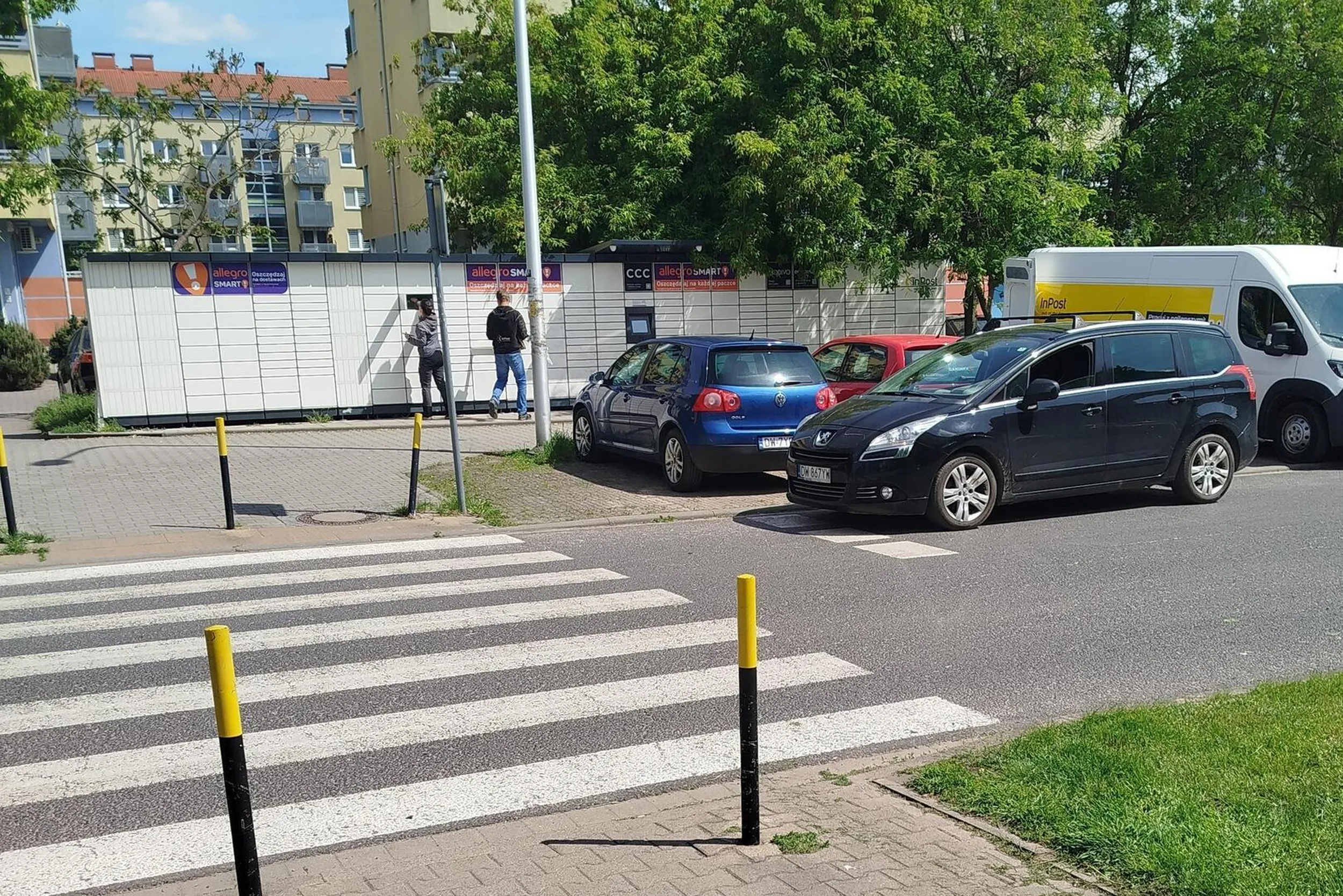 nie ma sie co dziwić, dopiero odbiera prawo jazdy z paczkomatu