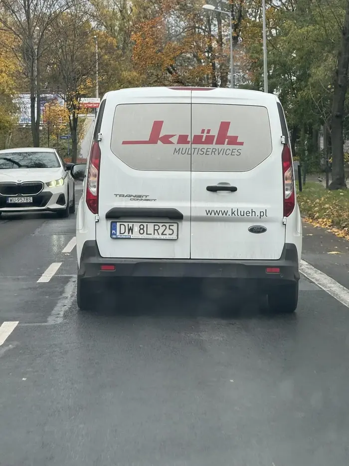 Polecam nie zasypiać na drodze gdzie maksymalna prędkość to 50 km/h , a Ty jedziesz 30, a jak ktoś Ci zwraca uwagę, żeby przyspieszył to jeszcze specjalnie wyhamowujesz człowieku, naucz się jeździć, a później jedź