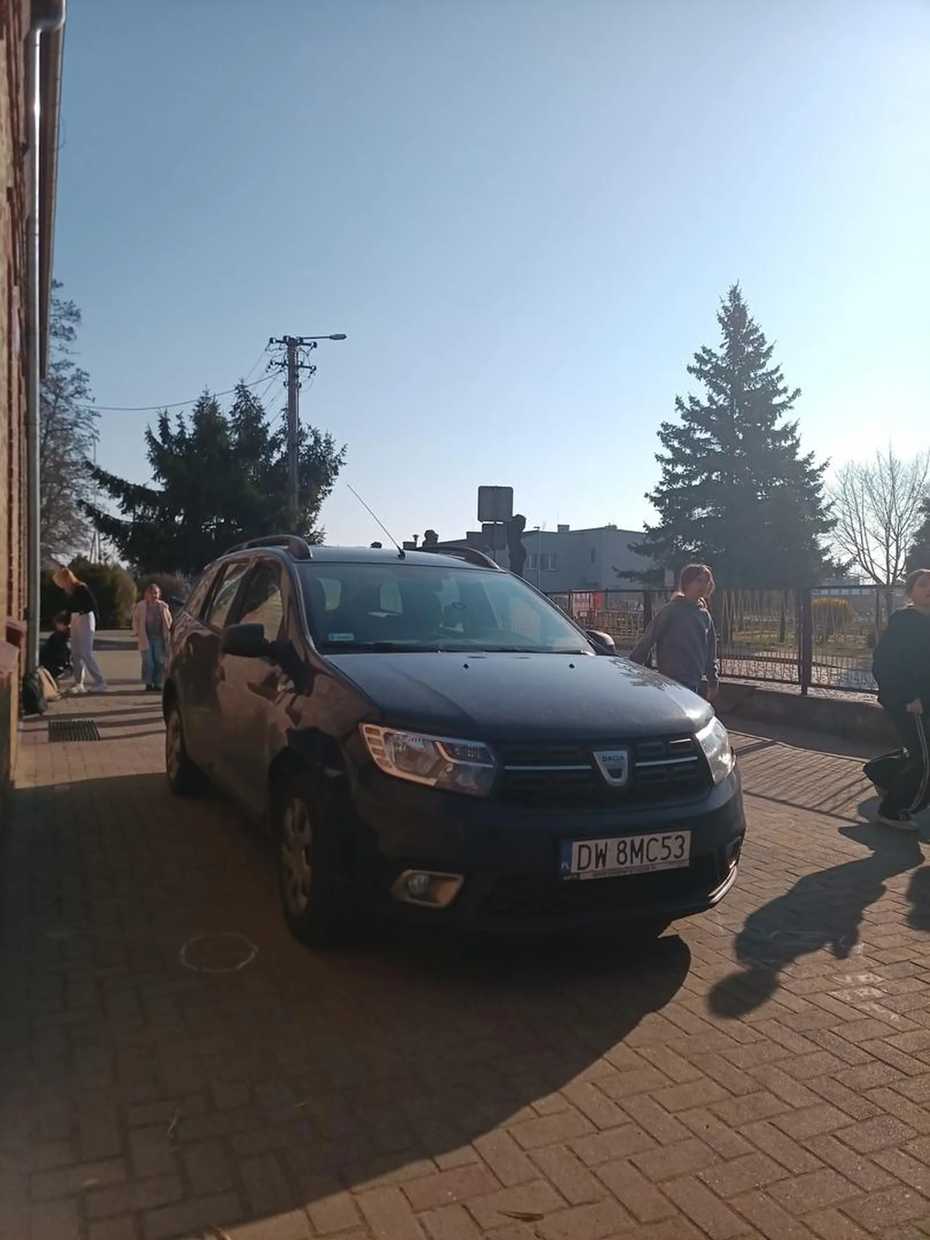 Ten majster nie umie parkować zablokował mi drzwi do szkoly