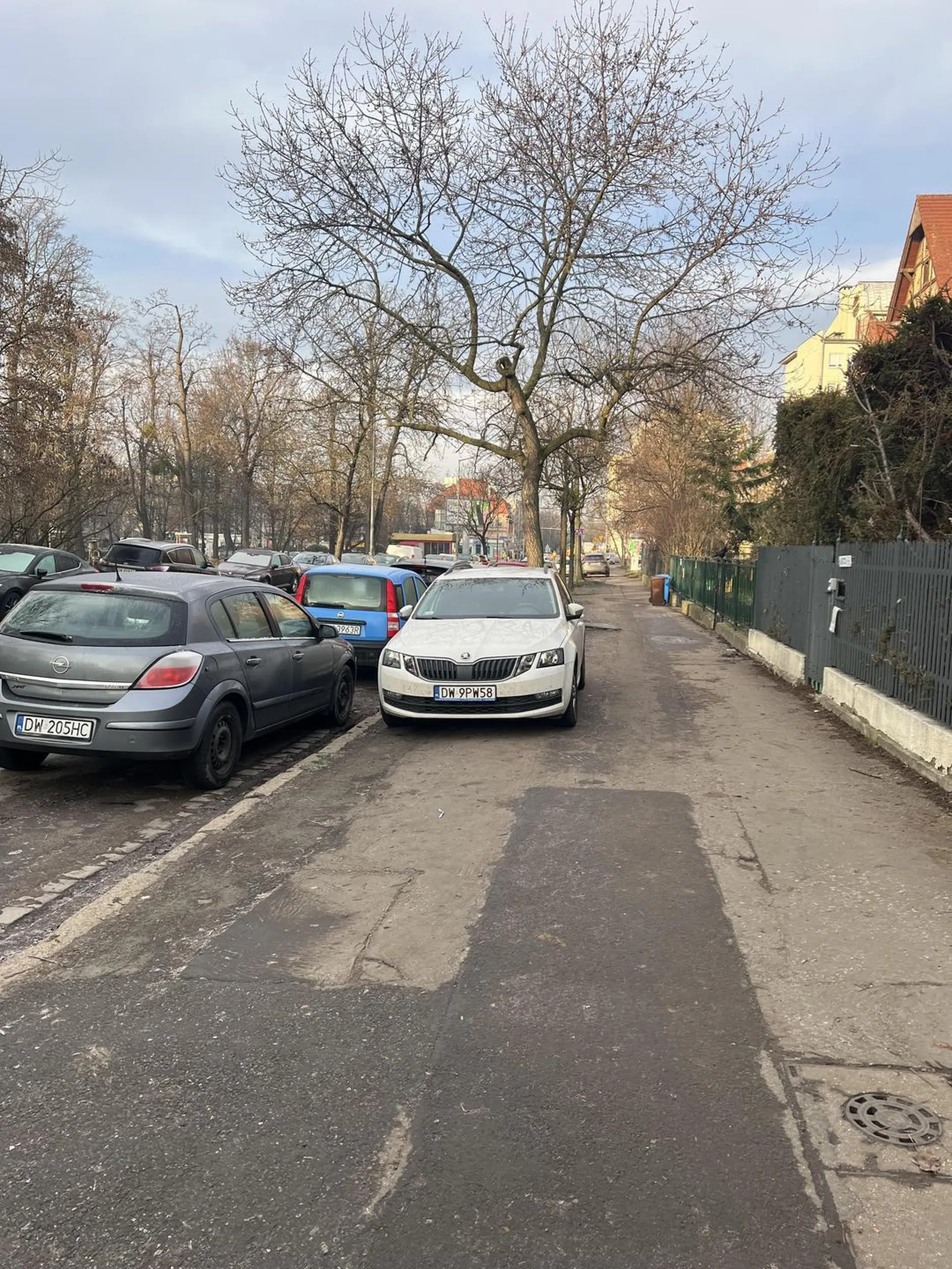 Zmieniło się prawo, że można jeździć po chodniku? Wystarczy chwila nieuwagi i tragedia gotowa, ale dla idiotów z prawo jazdy z chipsów nie dociera