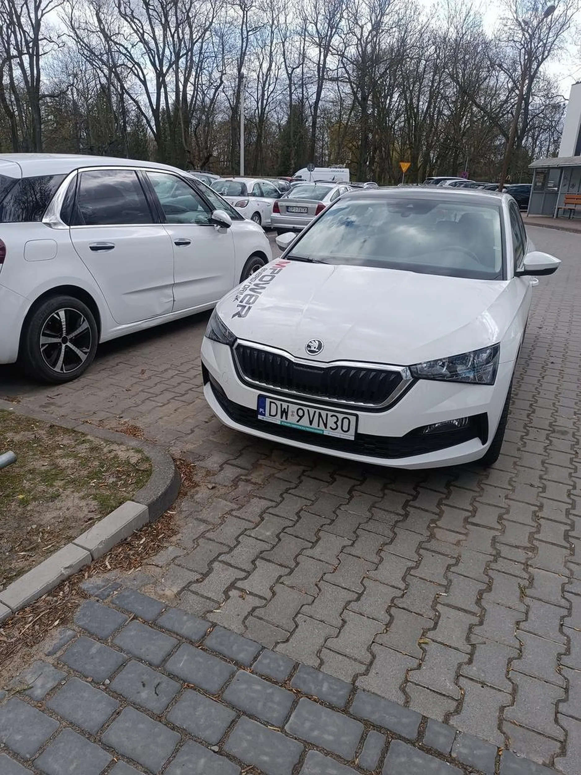 szkoda kurqa gadac jak ty jezdzisz i parkujesz