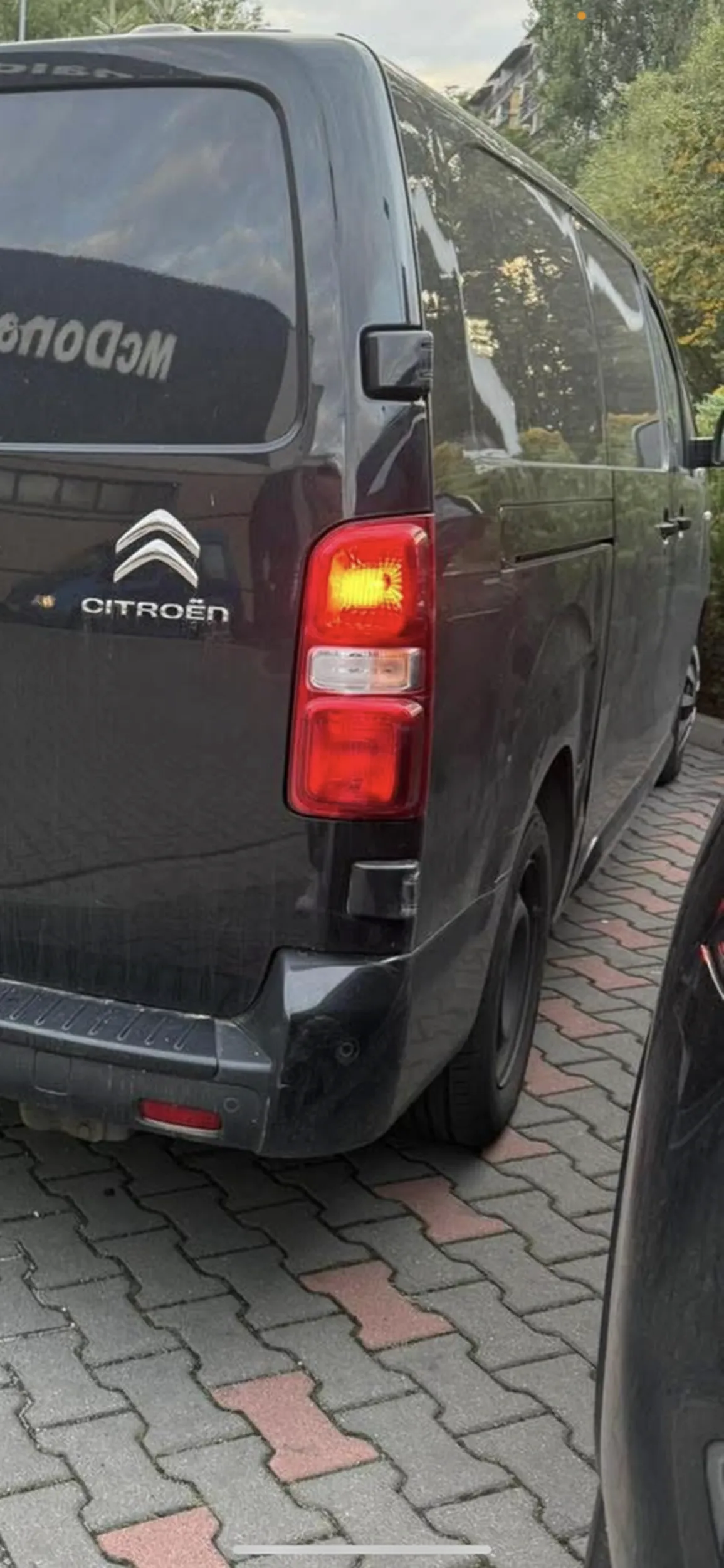 Naucz się j33bany wrocławiaku parkować albo stań następnym razem na miejscu dla inwalidów ze swoją grubą dupą która ledwo do auta się mieści ?