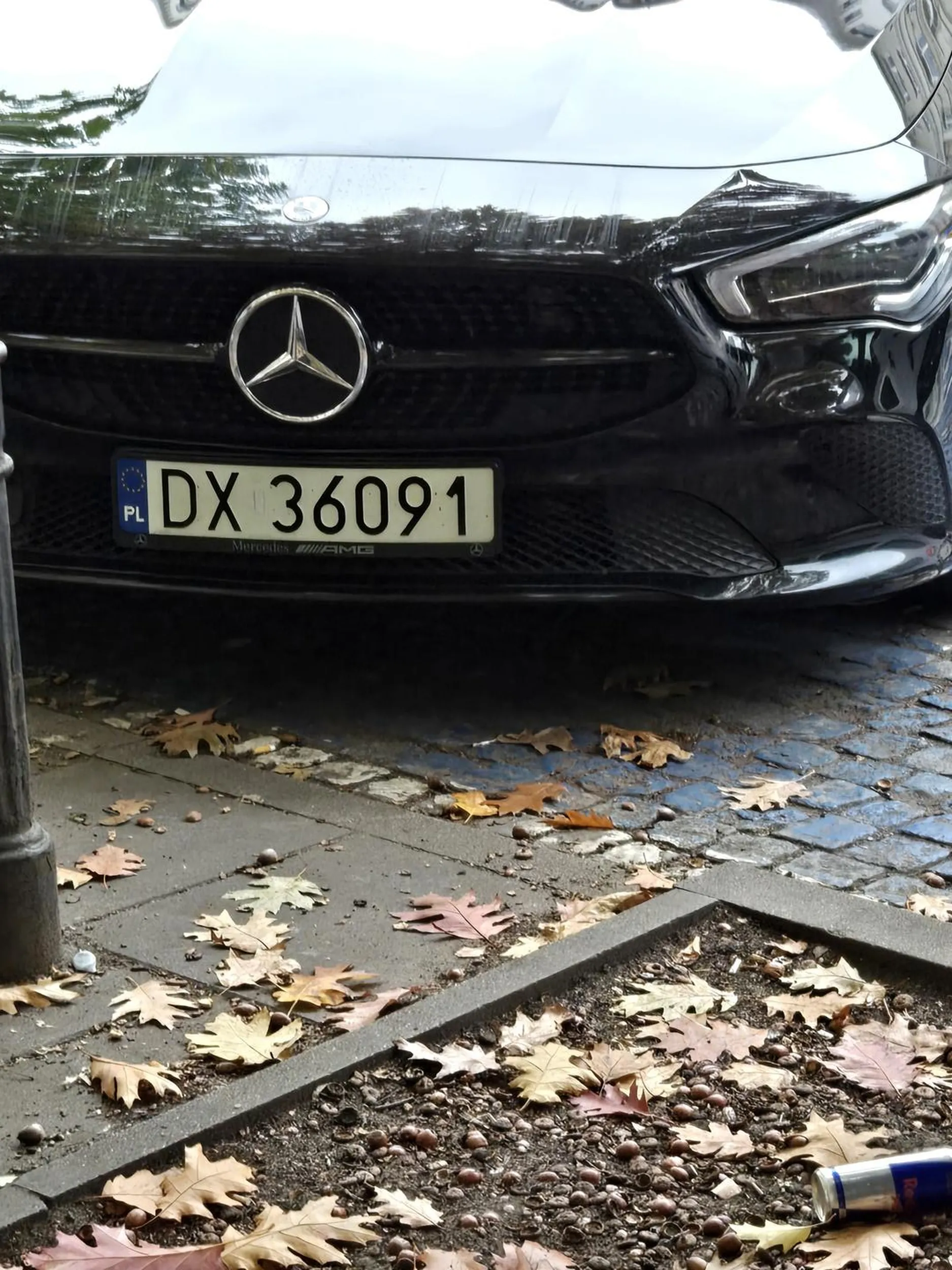 Parkowanie na miejscu dla osób niepełnosprawnych. Aleje Jerozolimskie , Warszawa. 16.10.25