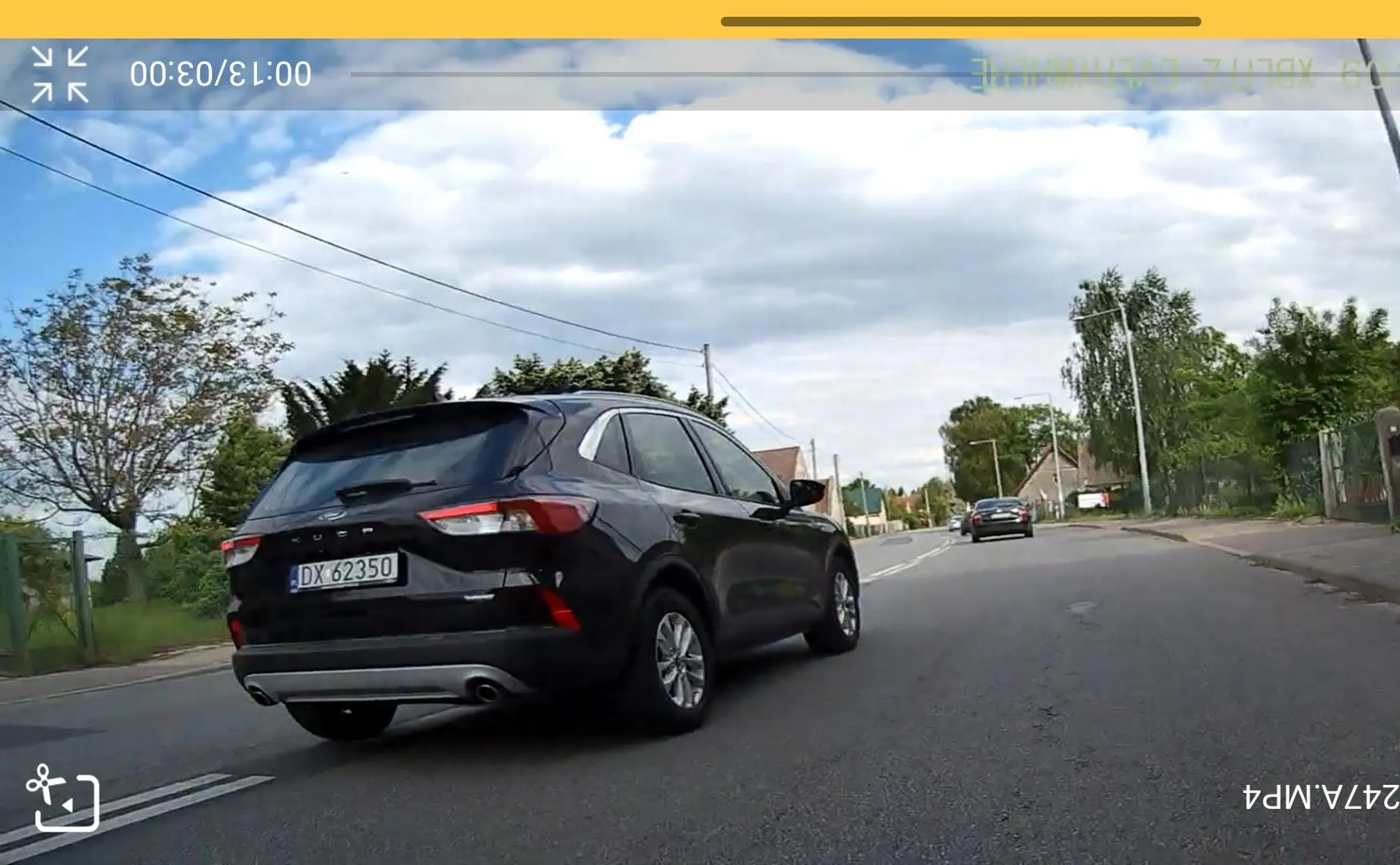 Pan doopek jadąc dzisiaj około godz. 16.45 przez miejscowość Gać (woj. opolskie) strąbił rowerzystę poruszającego się drogą przy prawej krawędzi jezdni i namiętnie gestykulując sugerował mu poruszanie się po chodniku. W tym miejscu nie ma ścieżki dla rowerów ani ciągu pieszo-rowerowego, którym rowerzysta mógłby się poruszać.