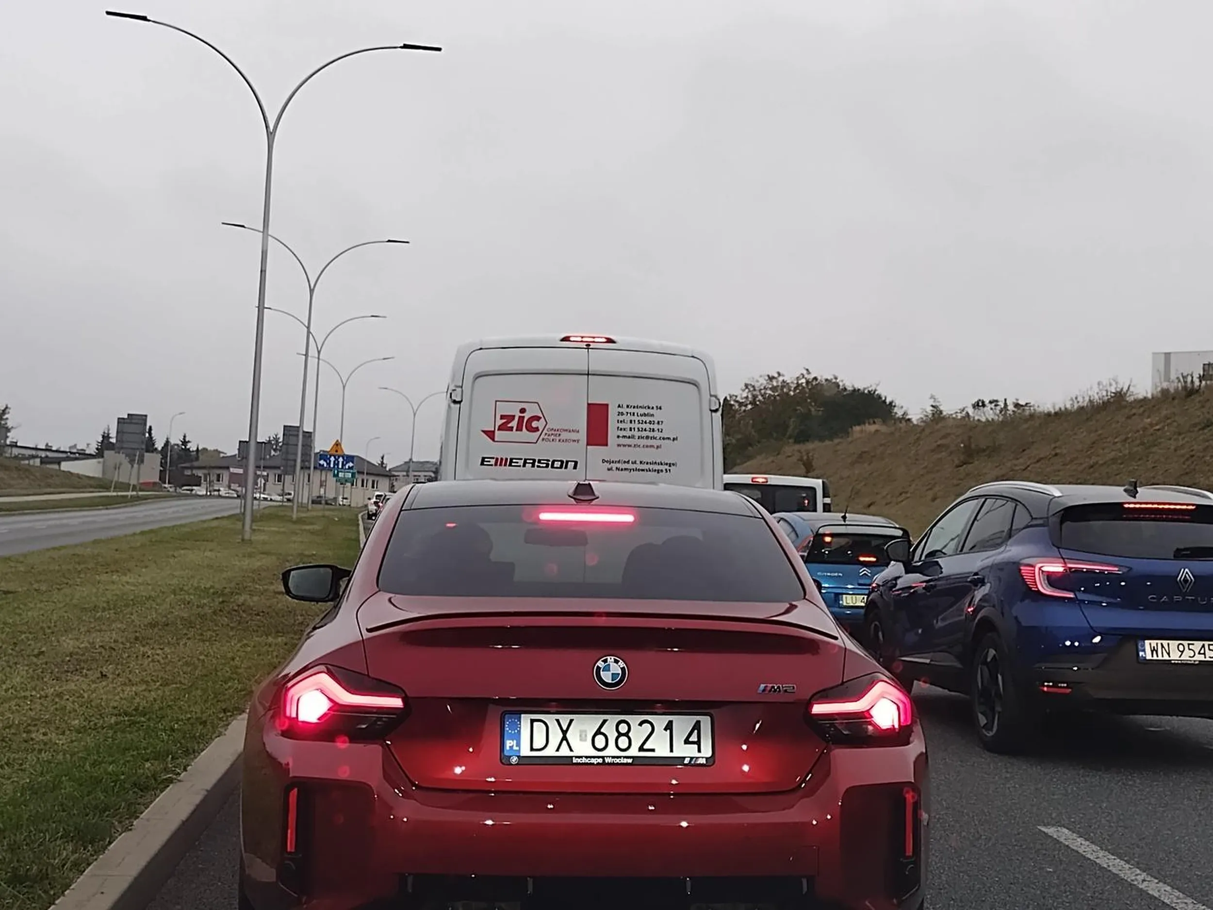 Co za wpychajacy się burak! Włącz myślenie!