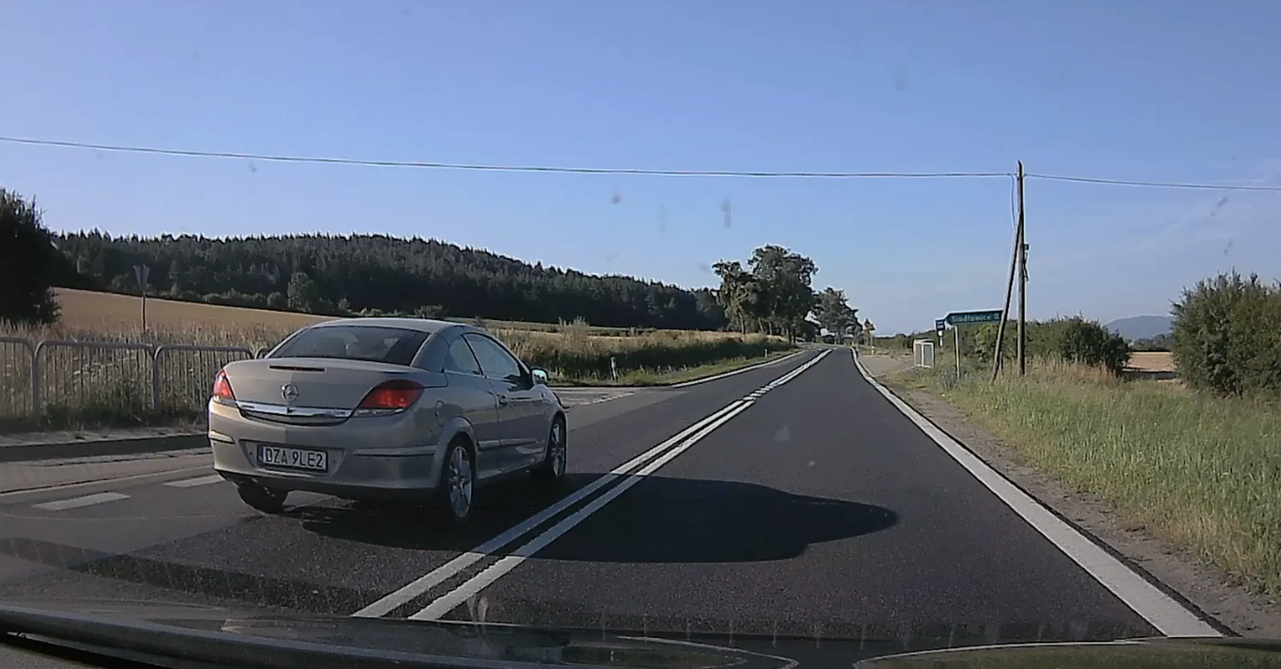 Wyprzedzanie na podwojnej ciaglej, skrzyzowaniu i przekraczajac predkosc o jakies 40km/h.