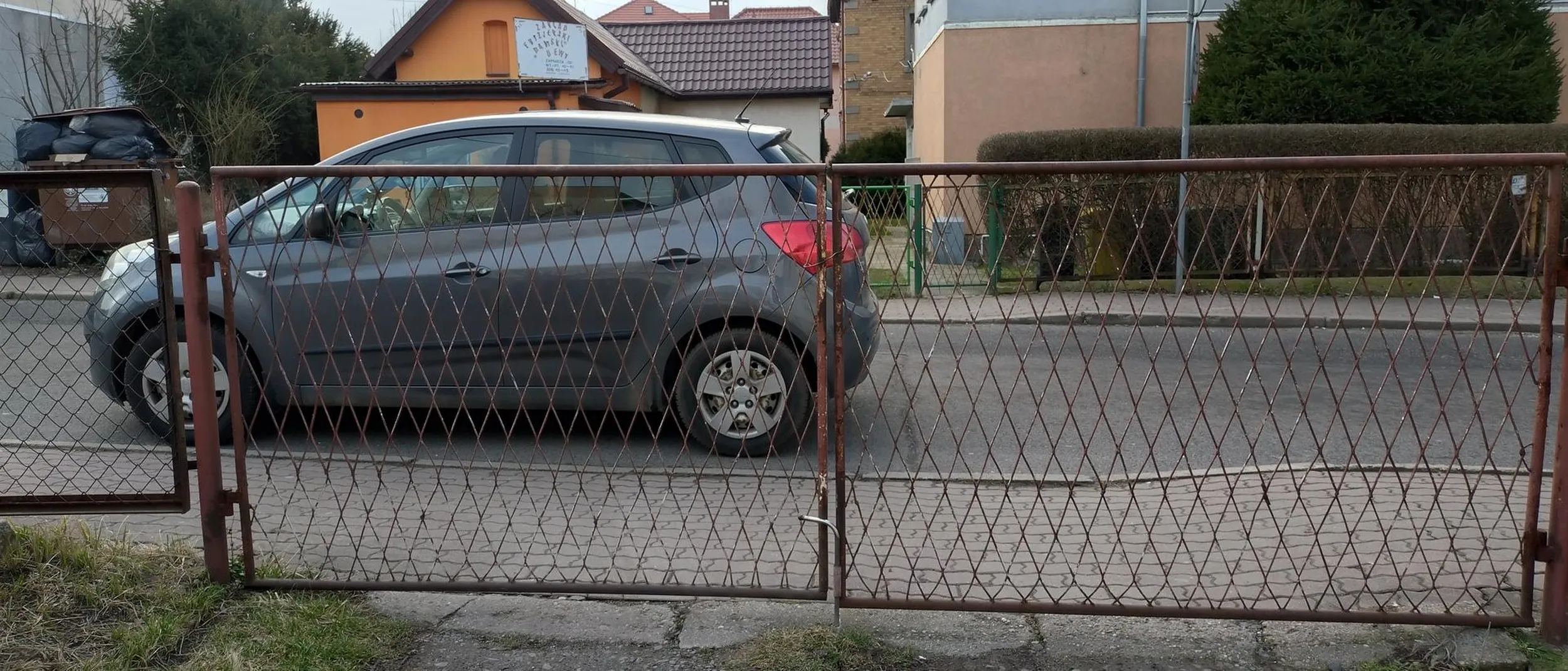 Cymbał zestawiający bramę wjazdowo-wyjazdową...