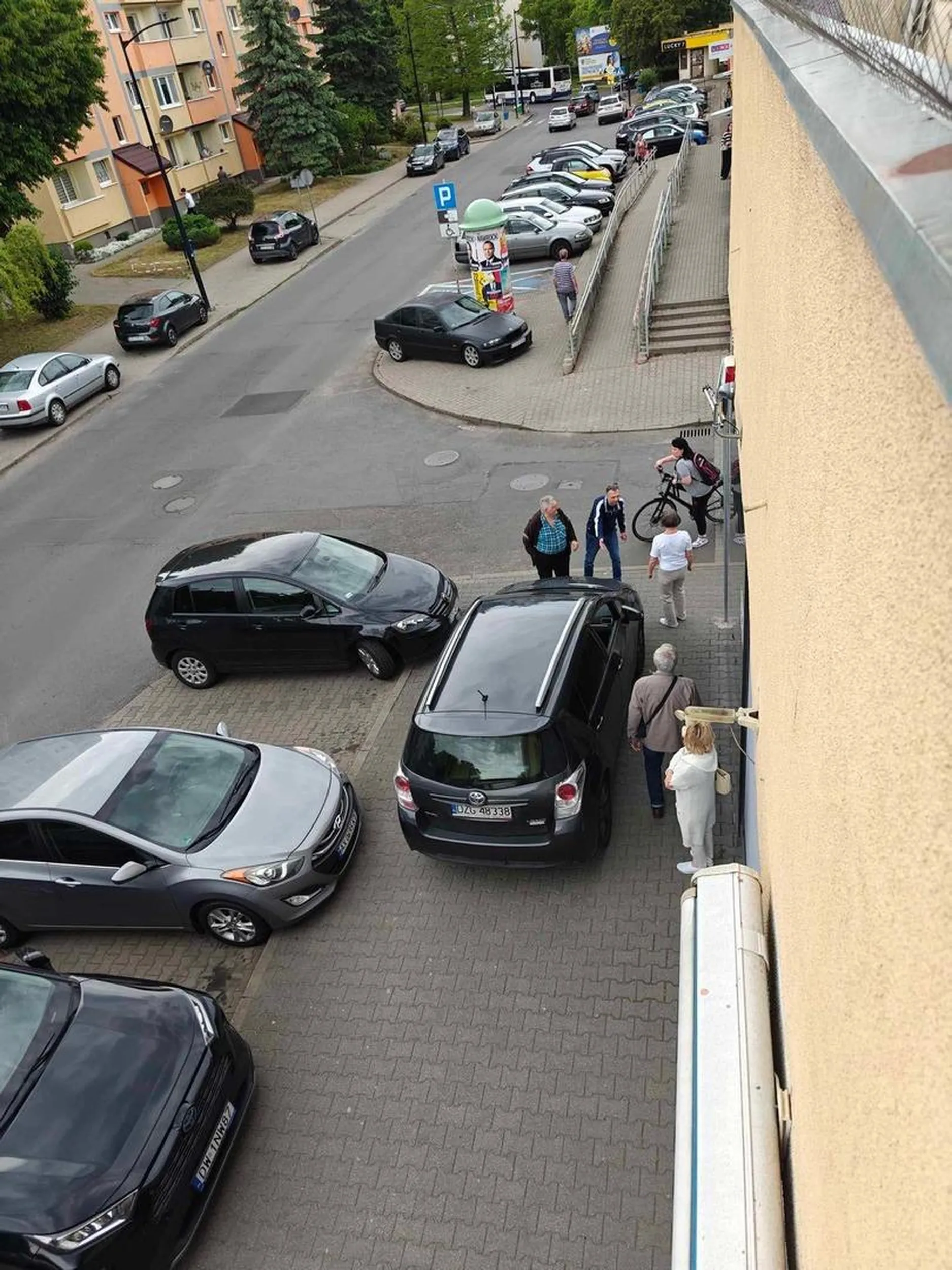 Jak widać otworzyli pas dla zmotoryzowanych pieszych ?