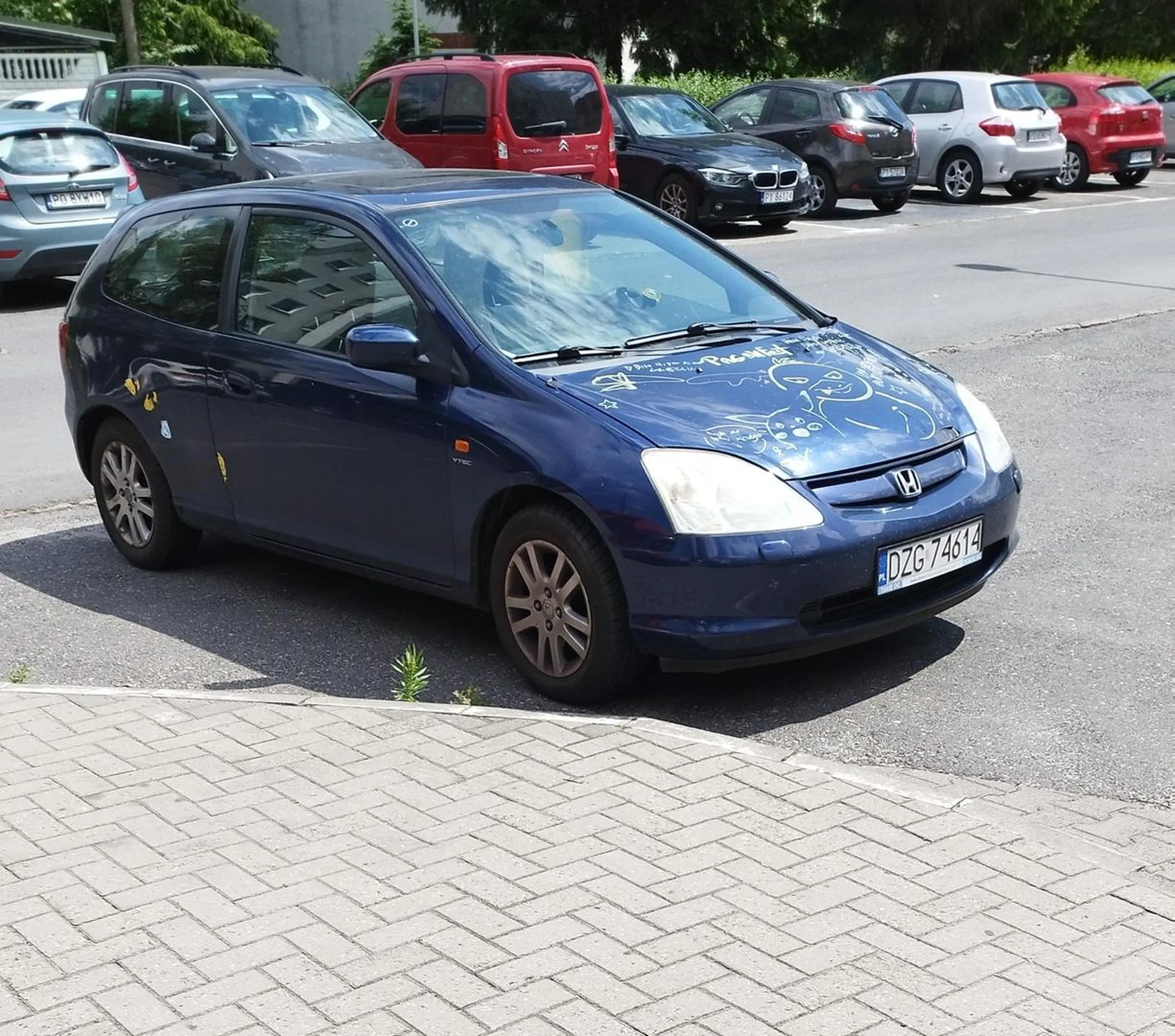 Idealnie na skrzyzowaniu, linie parkingowe za trudne do ogarniecia