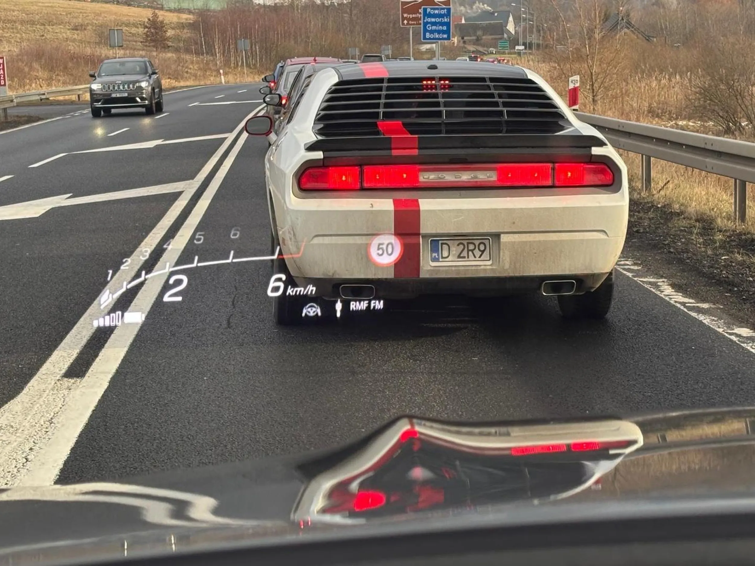 Brak kultury na drodze , baba nie umie jeździć samochodem , jeździ starym klamotem i wielka pani na drodze . Nie polecam