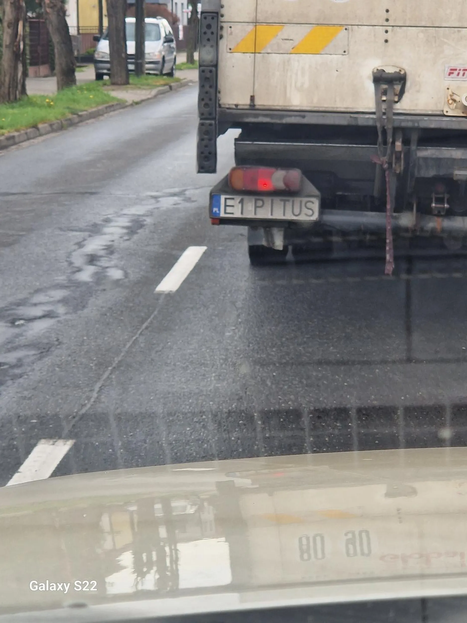 Gość chciał mnie zepchnąć z drogi mało przez niego nie rozwaliłem opony