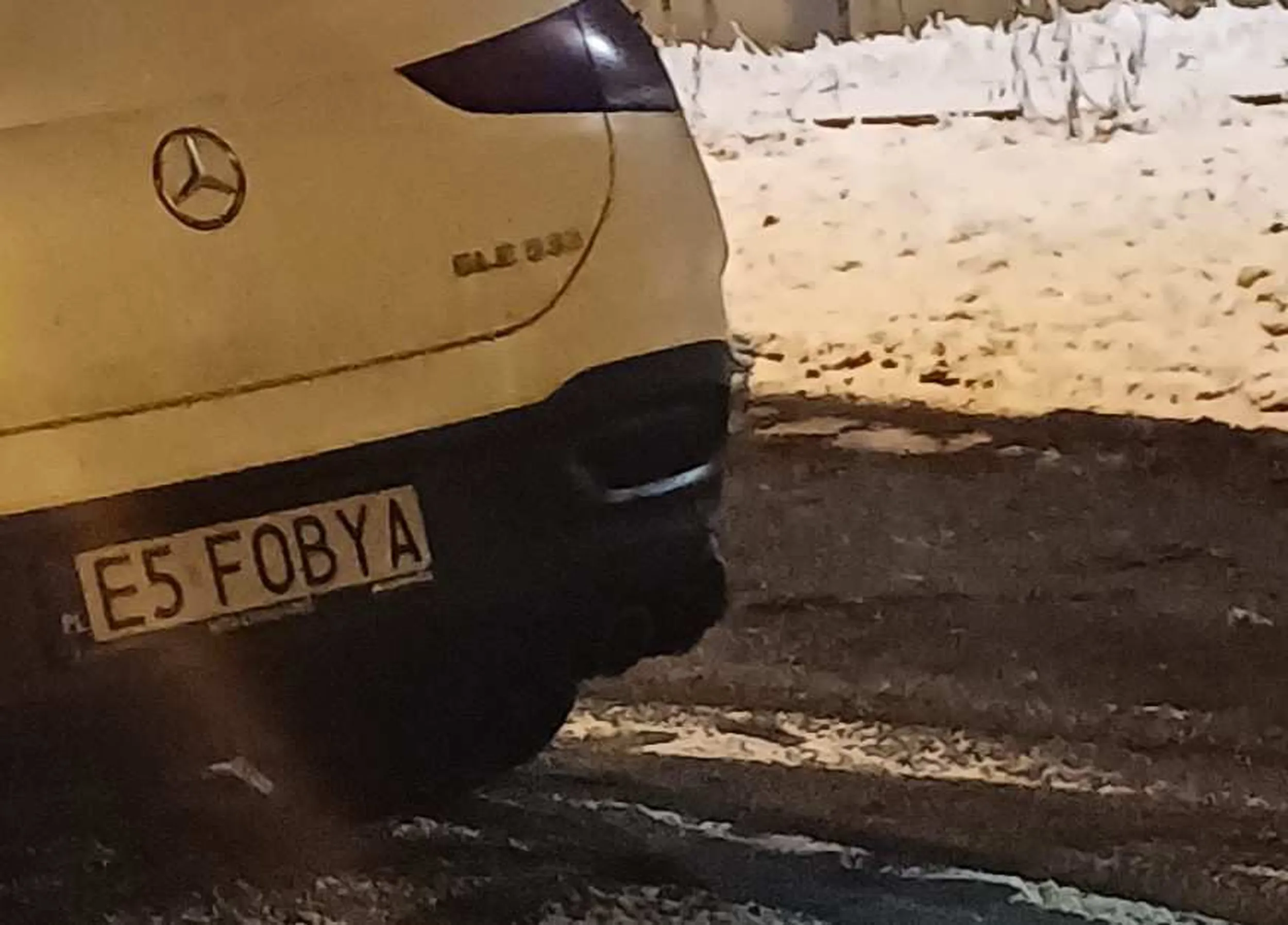 Pani Kierowczyni jeździ w sandałkach i ma piękne stópki