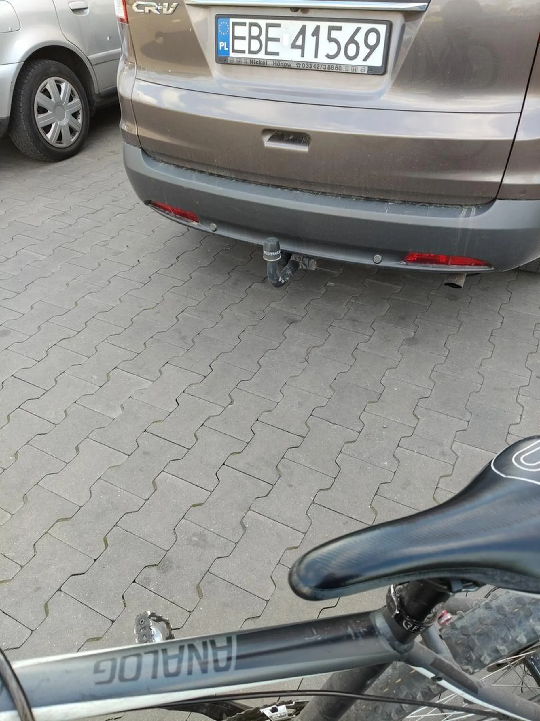 Zaparkował na parkingu rowerzystów