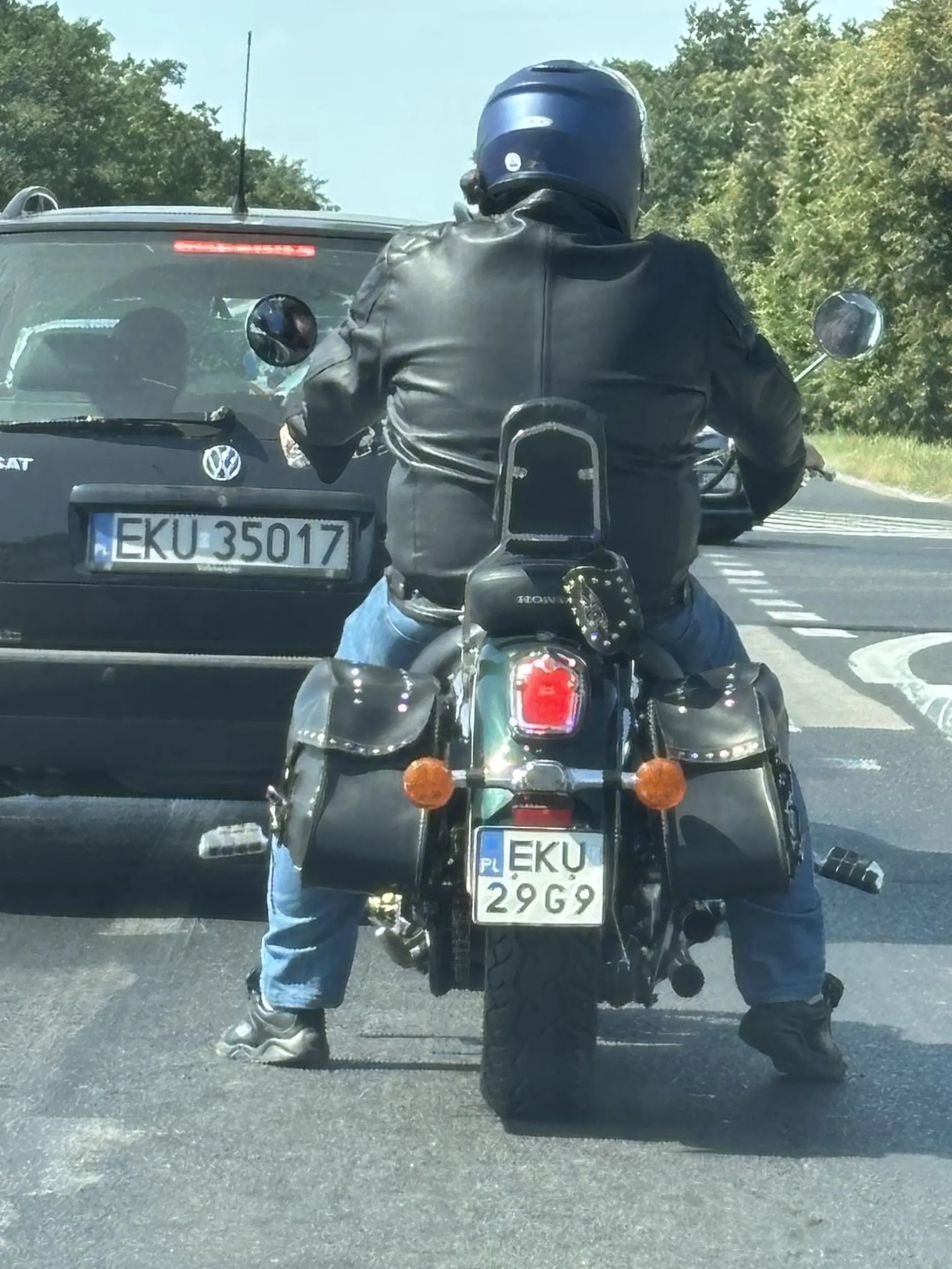 Chłopie puściłem Cię a Ty żeś przypierdzielil i fotoradar cyknal zdjęcie. Jak dostanę mandat przez Ciebie to chciałbym by złapała Cię odpowiednia kara.