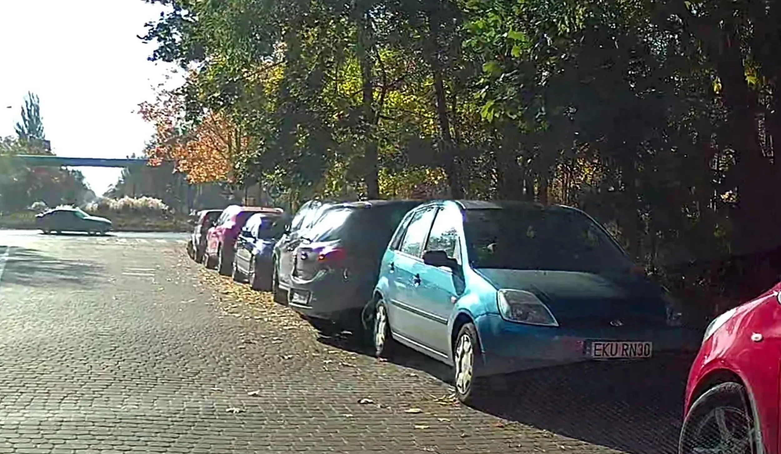 Parkowanie na zakazie na wyjeździe do CKD w sumie dobrze ze cie tak zabolowal z tyłu ?